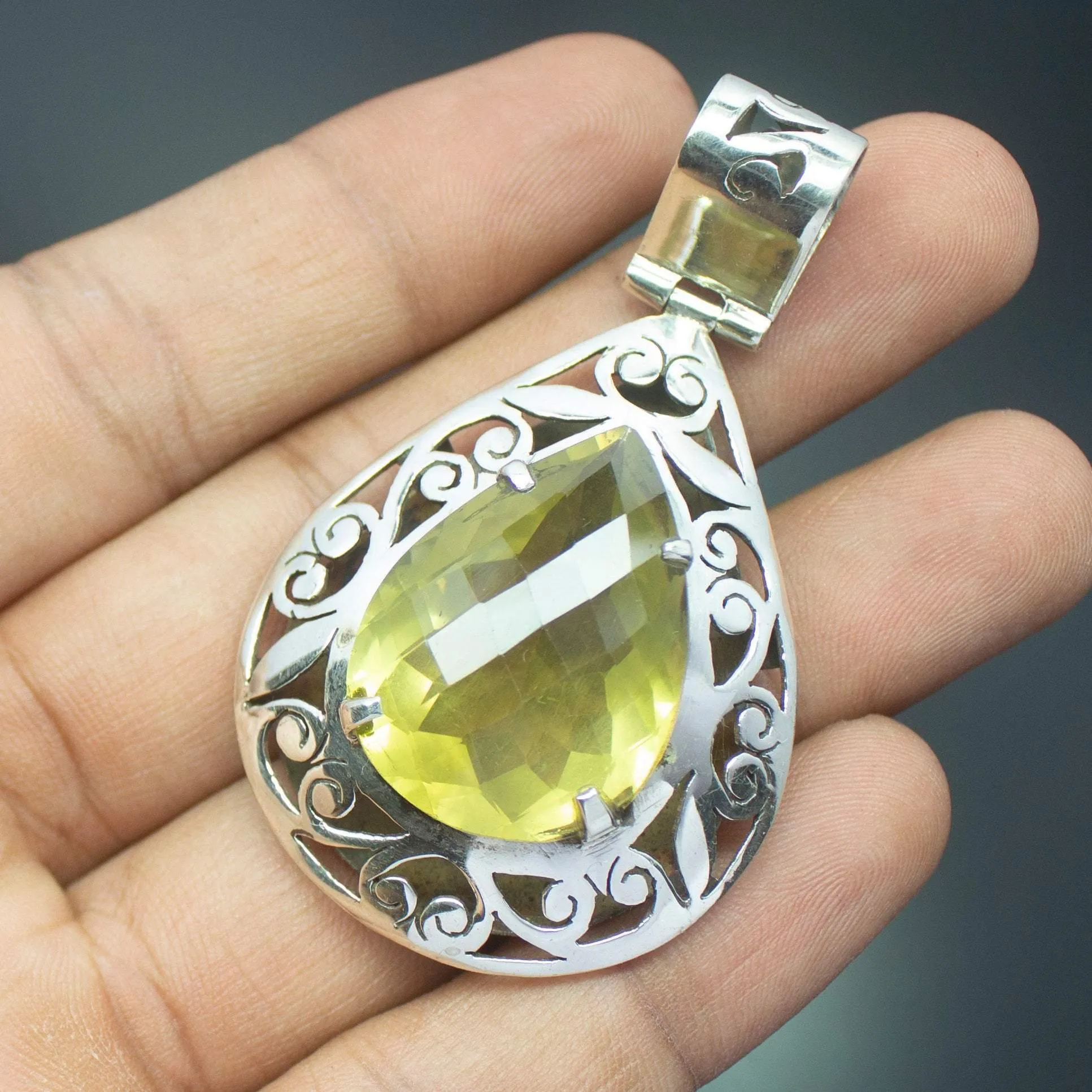 15.3g, Totally Handmade Natural Lemon Quartz Checker Pear Shape 925 Sterling Silver Pendant