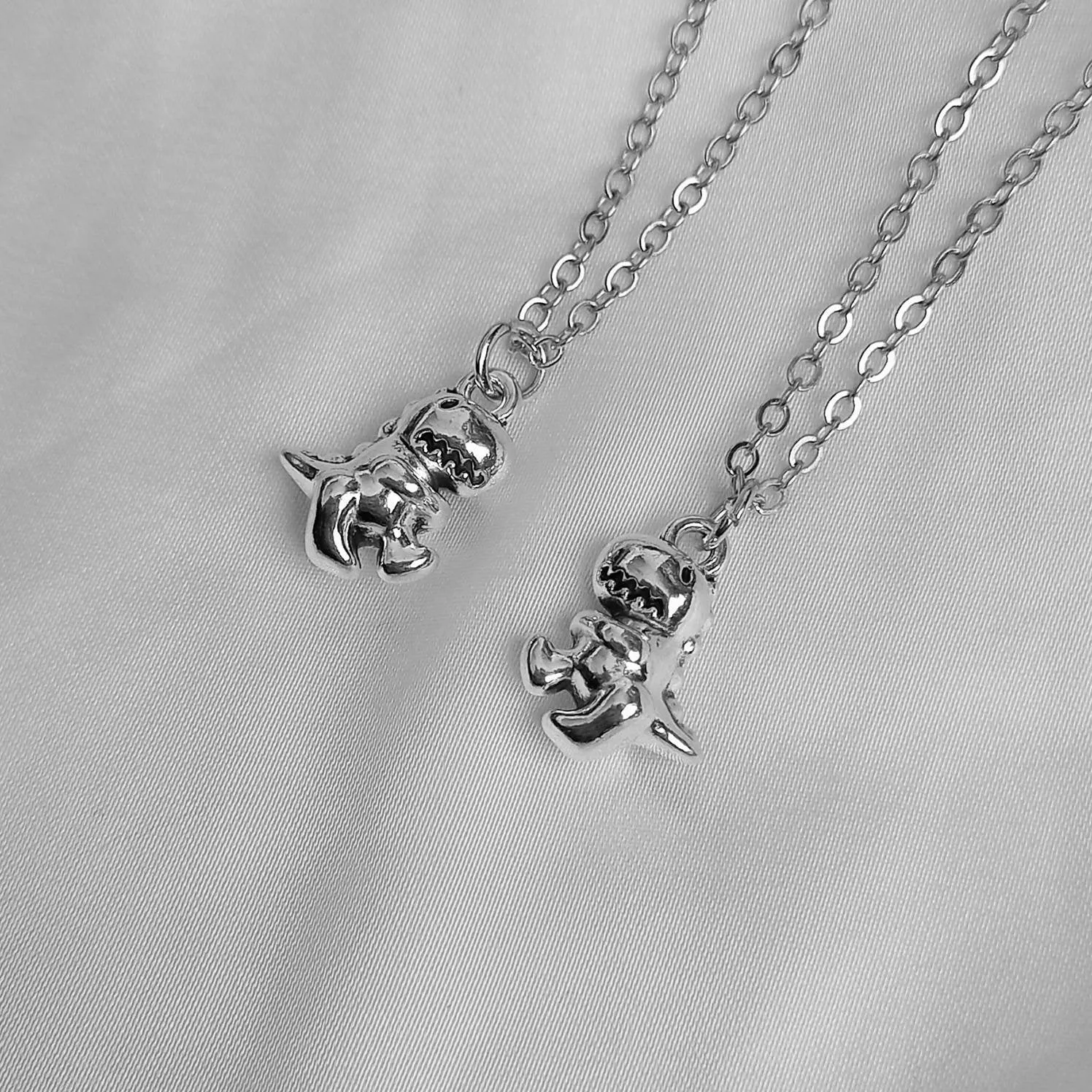 2 Piece Dinosaur Friendship Necklace Set - Bestie Necklace,Matching Necklaces,2 Best Friends Necklace,Novelty Friendship Necklace Set,Gift