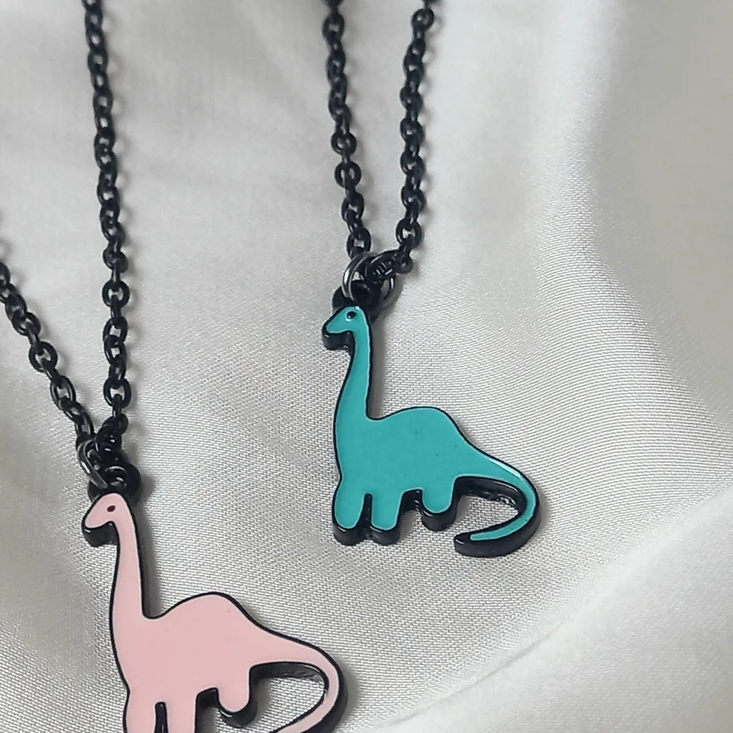 2 Piece Dinosaur Friendship Necklace Set - Bestie Necklace,Matching Necklaces,2 Best Friends Necklace,Novelty Friendship Necklace Set,Gift