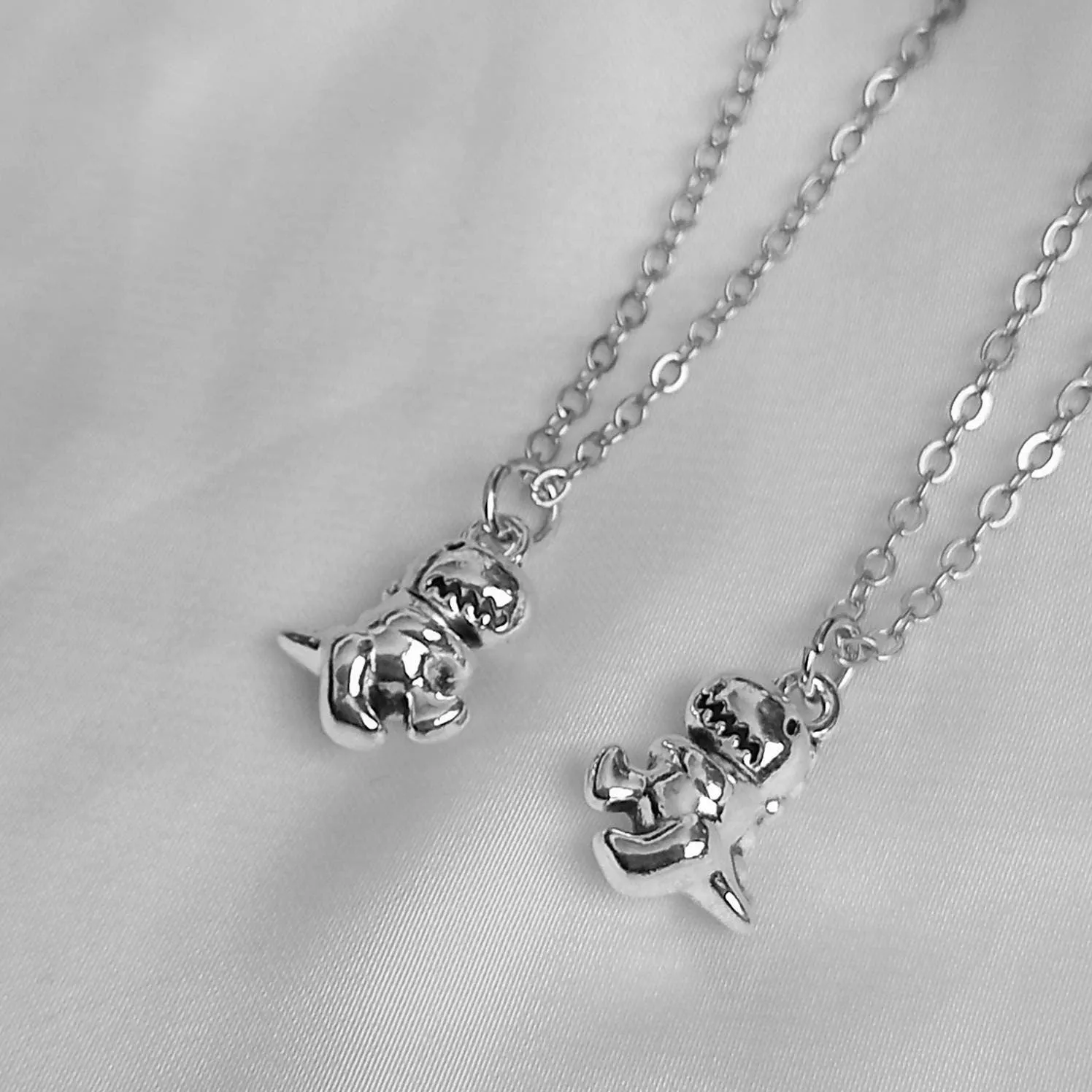 2 Piece Dinosaur Friendship Necklace Set - Bestie Necklace,Matching Necklaces,2 Best Friends Necklace,Novelty Friendship Necklace Set,Gift