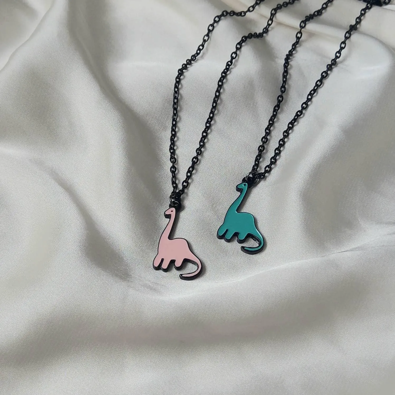 2 Piece Dinosaur Friendship Necklace Set - Bestie Necklace,Matching Necklaces,2 Best Friends Necklace,Novelty Friendship Necklace Set,Gift