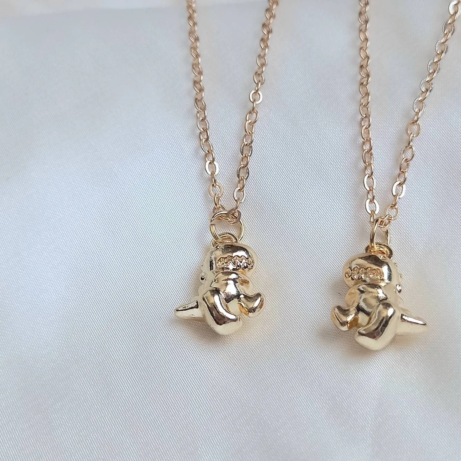 2 Piece Dinosaur Friendship Necklace Set - Bestie Necklace,Matching Necklaces,2 Best Friends Necklace,Novelty Friendship Necklace Set,Gift