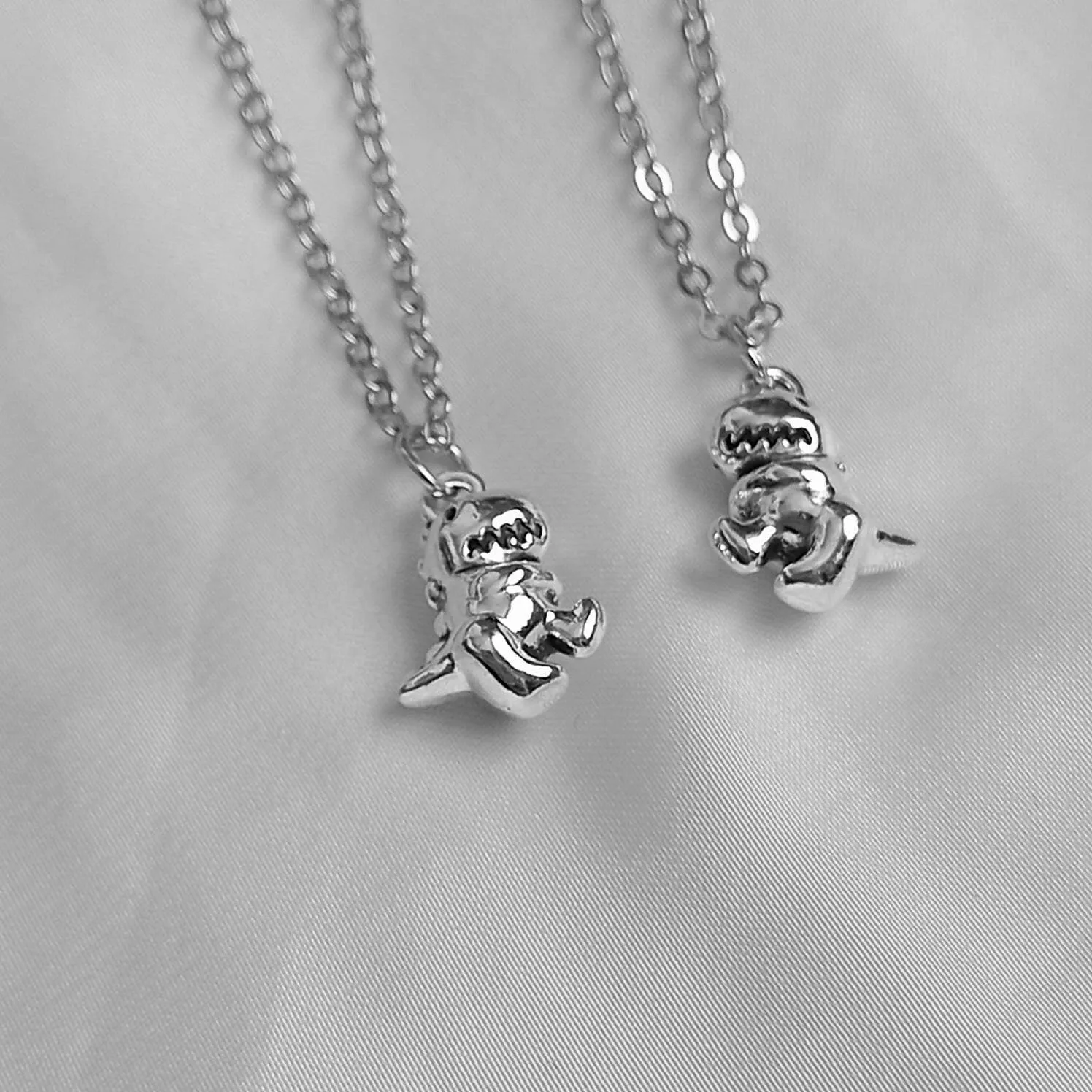 2 Piece Dinosaur Friendship Necklace Set - Bestie Necklace,Matching Necklaces,2 Best Friends Necklace,Novelty Friendship Necklace Set,Gift