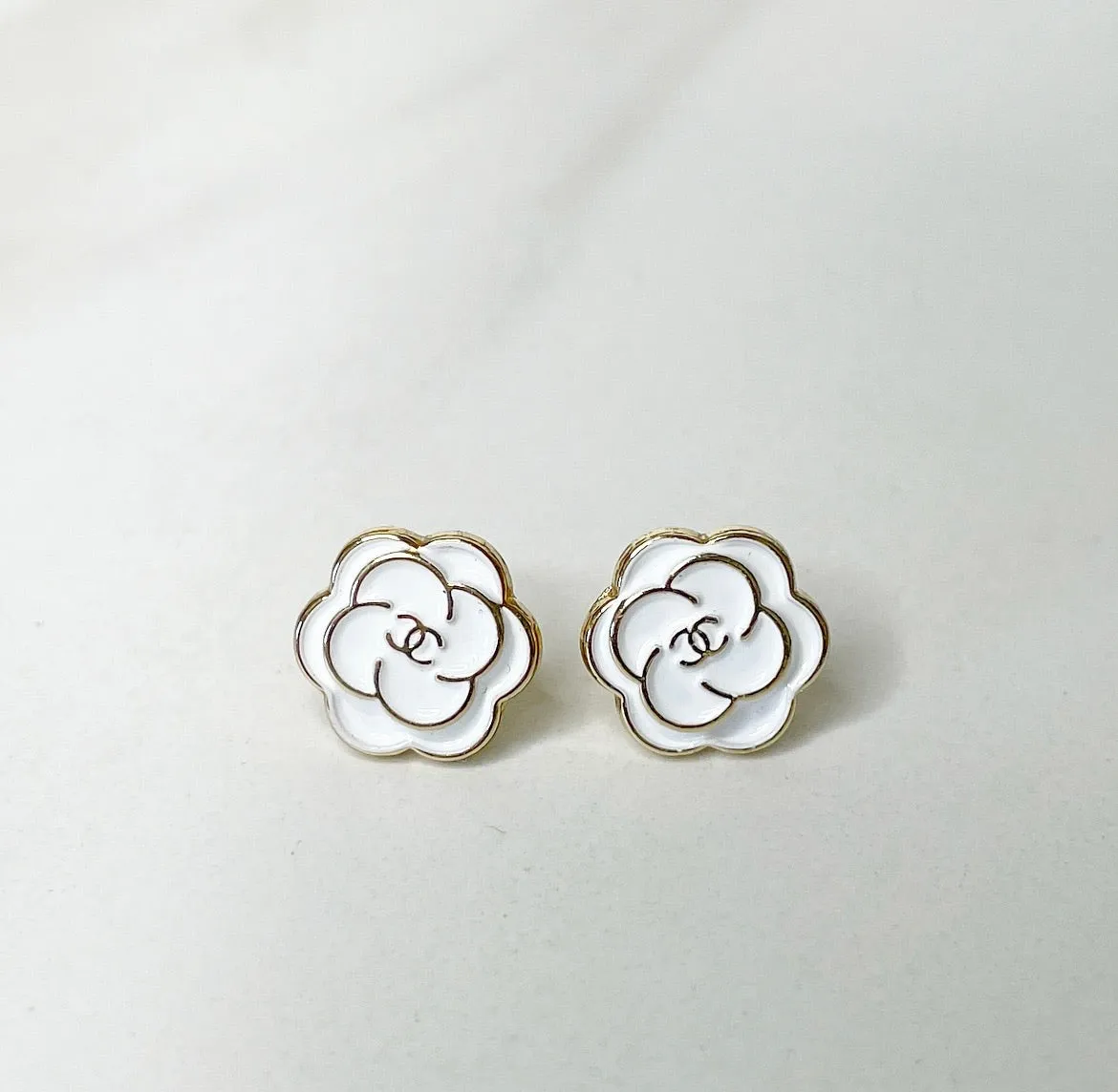 CC Mini Flower Stud Earrings- WHITE/GOLD