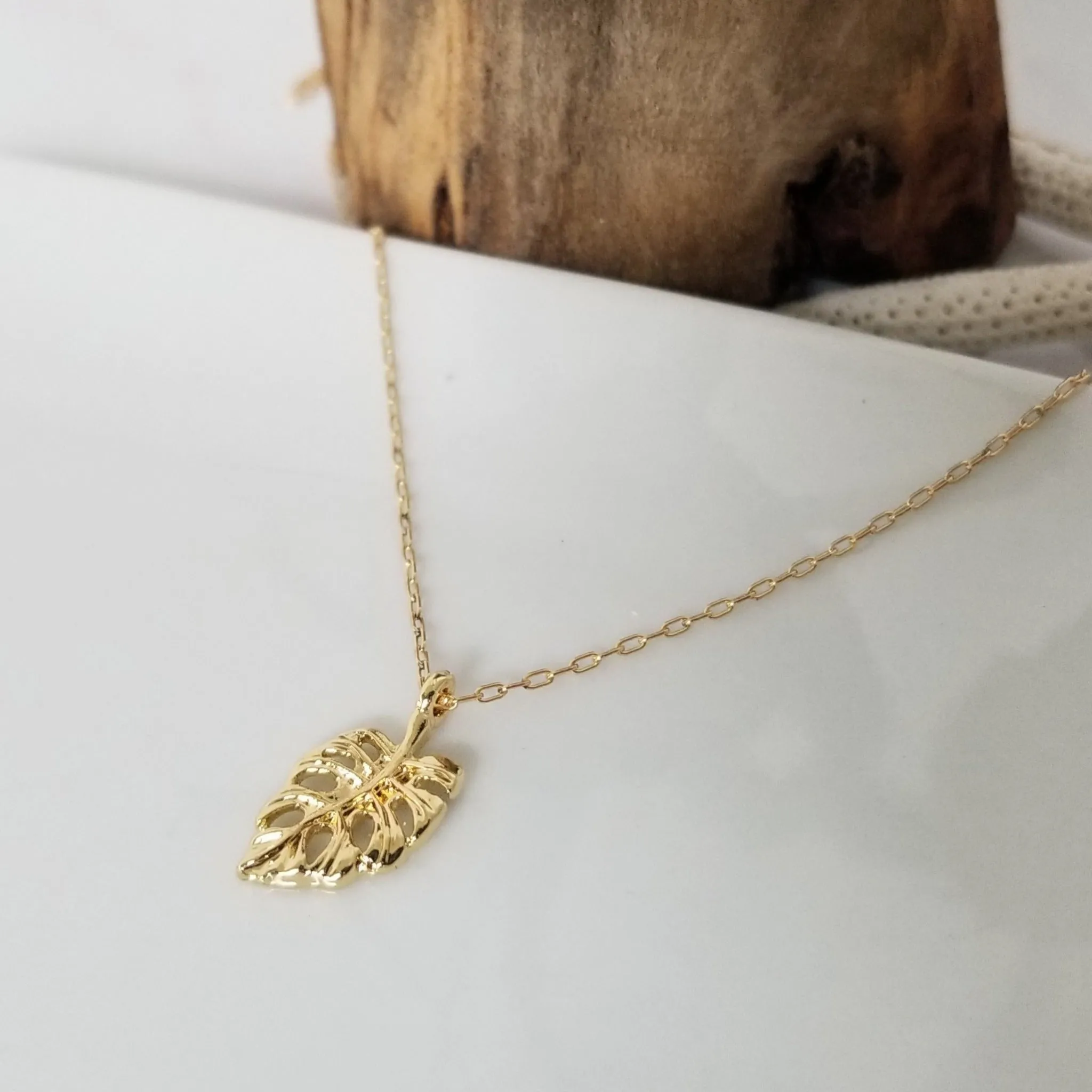Dainty Palm Leaf Necklace - Gold