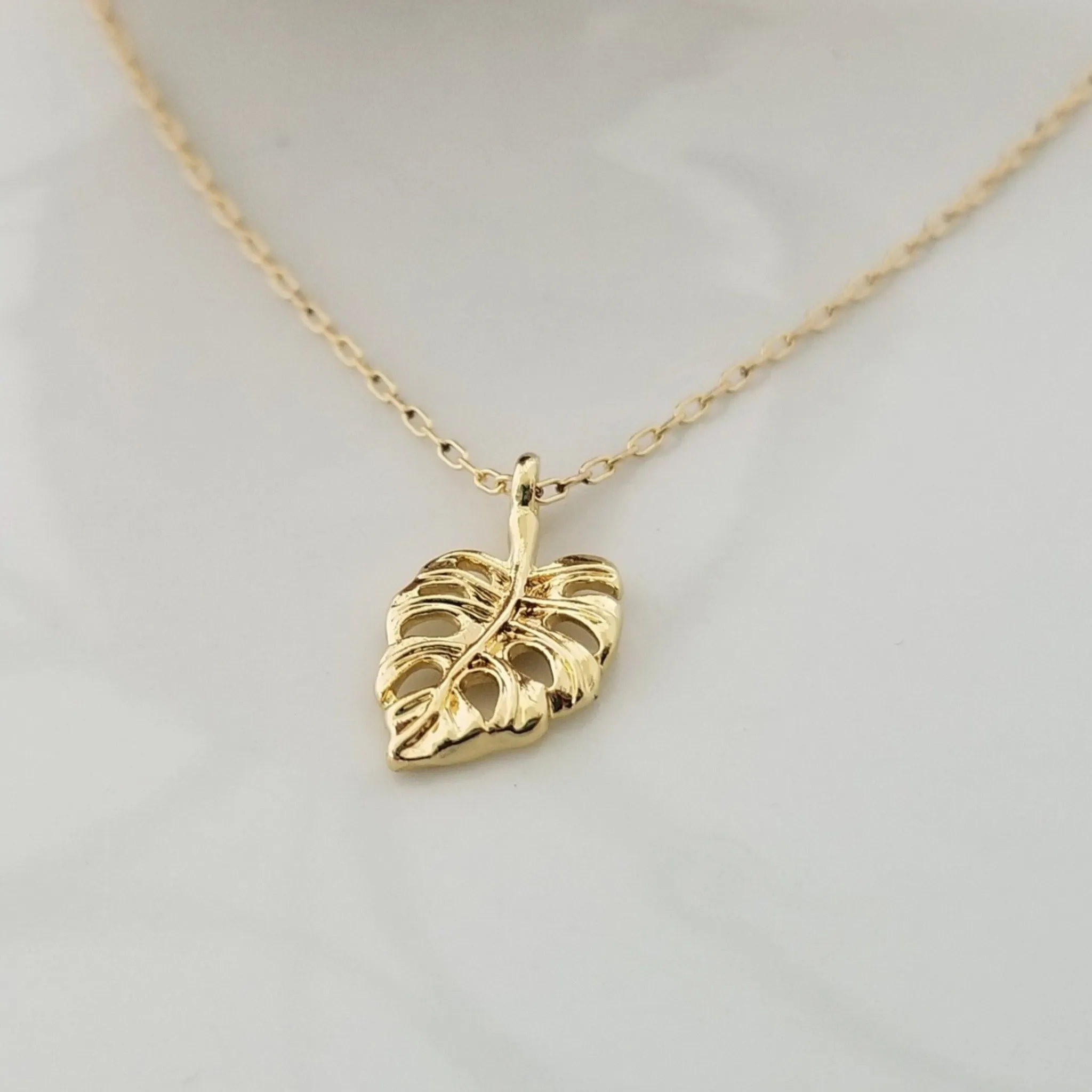 Dainty Palm Leaf Necklace - Gold