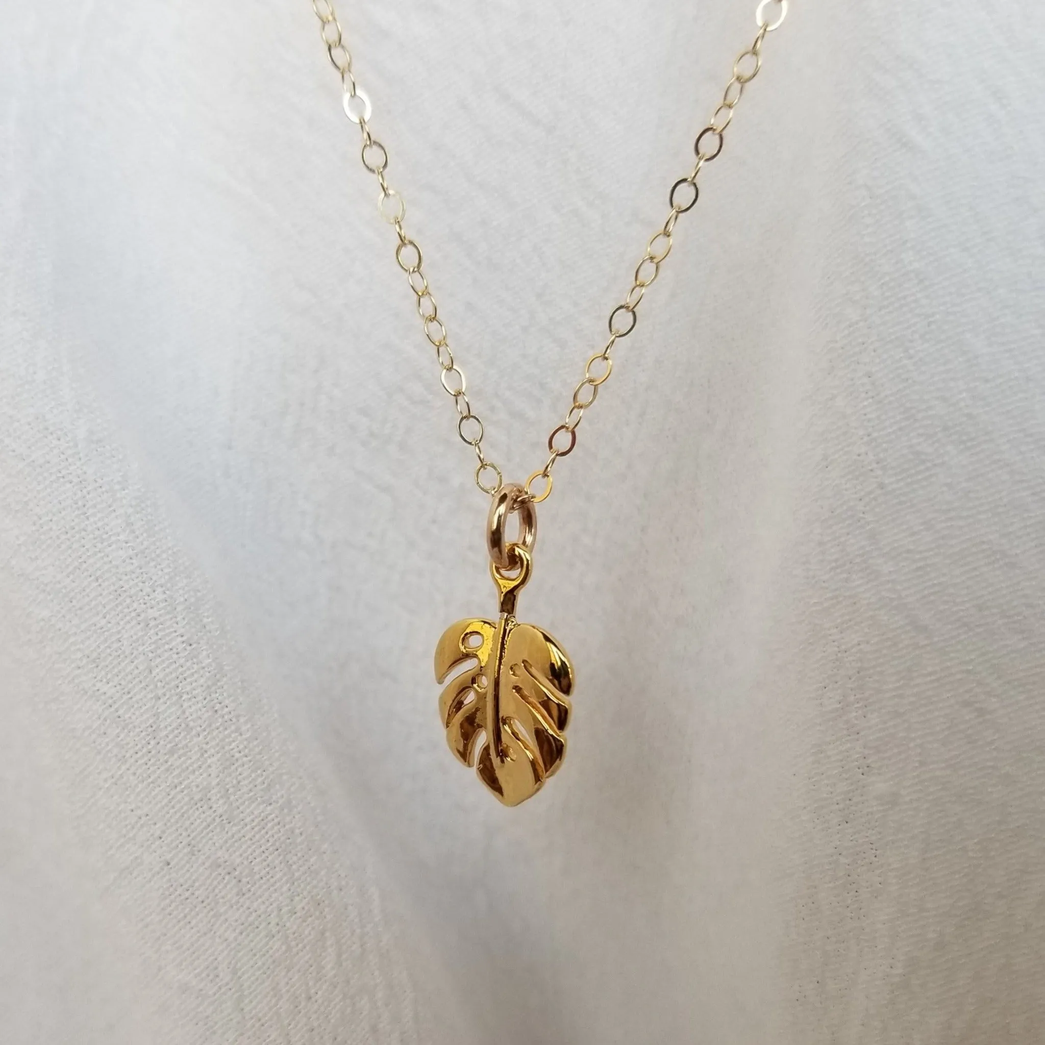 Dainty Palm Leaf Necklace - Gold