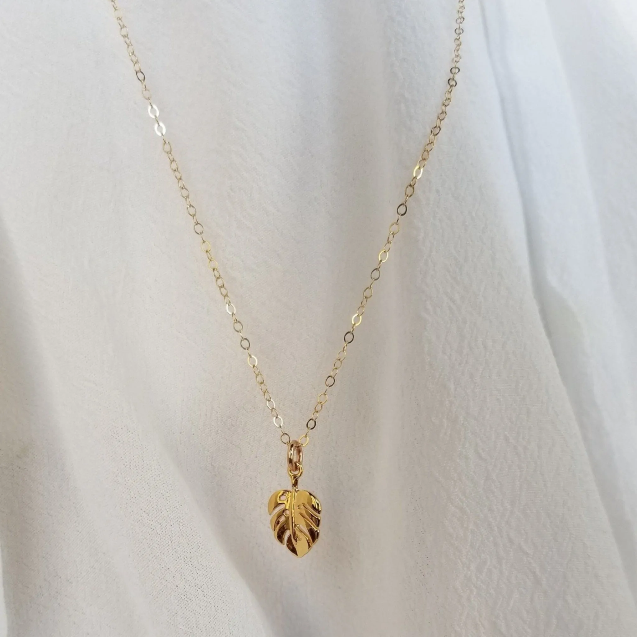 Dainty Palm Leaf Necklace - Gold