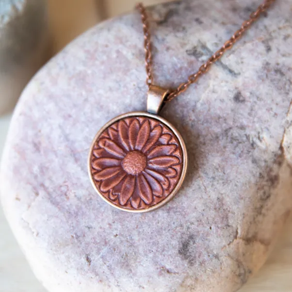 Daisy Pendant Necklace