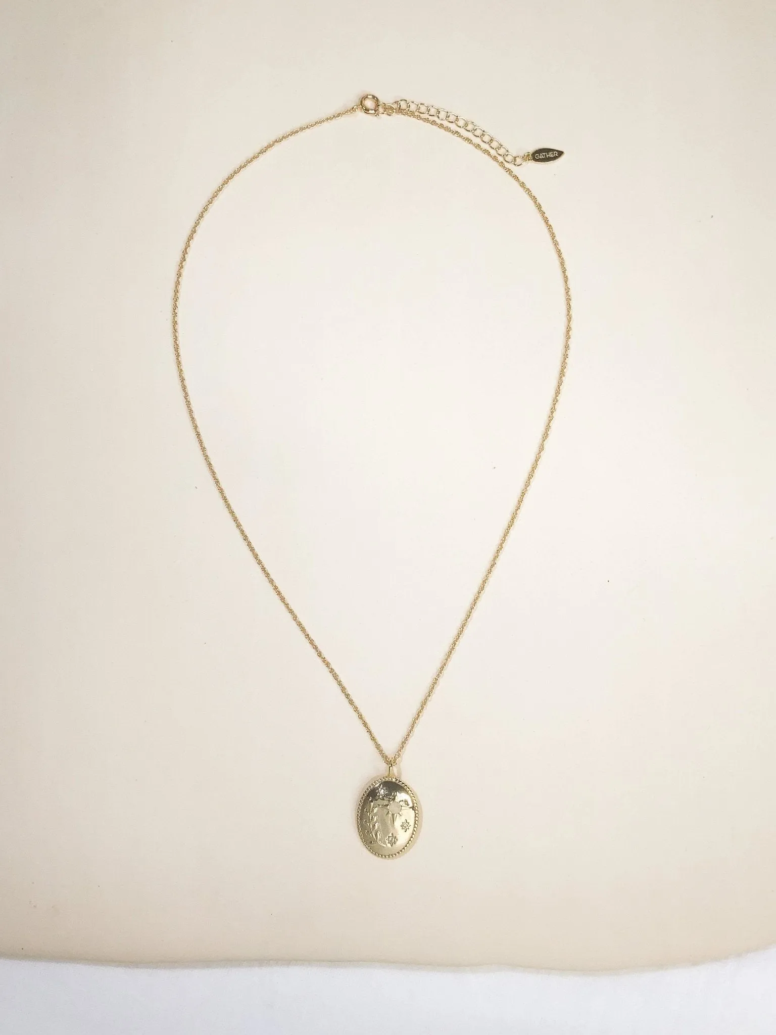 Daphne Pendant Necklace - Gold