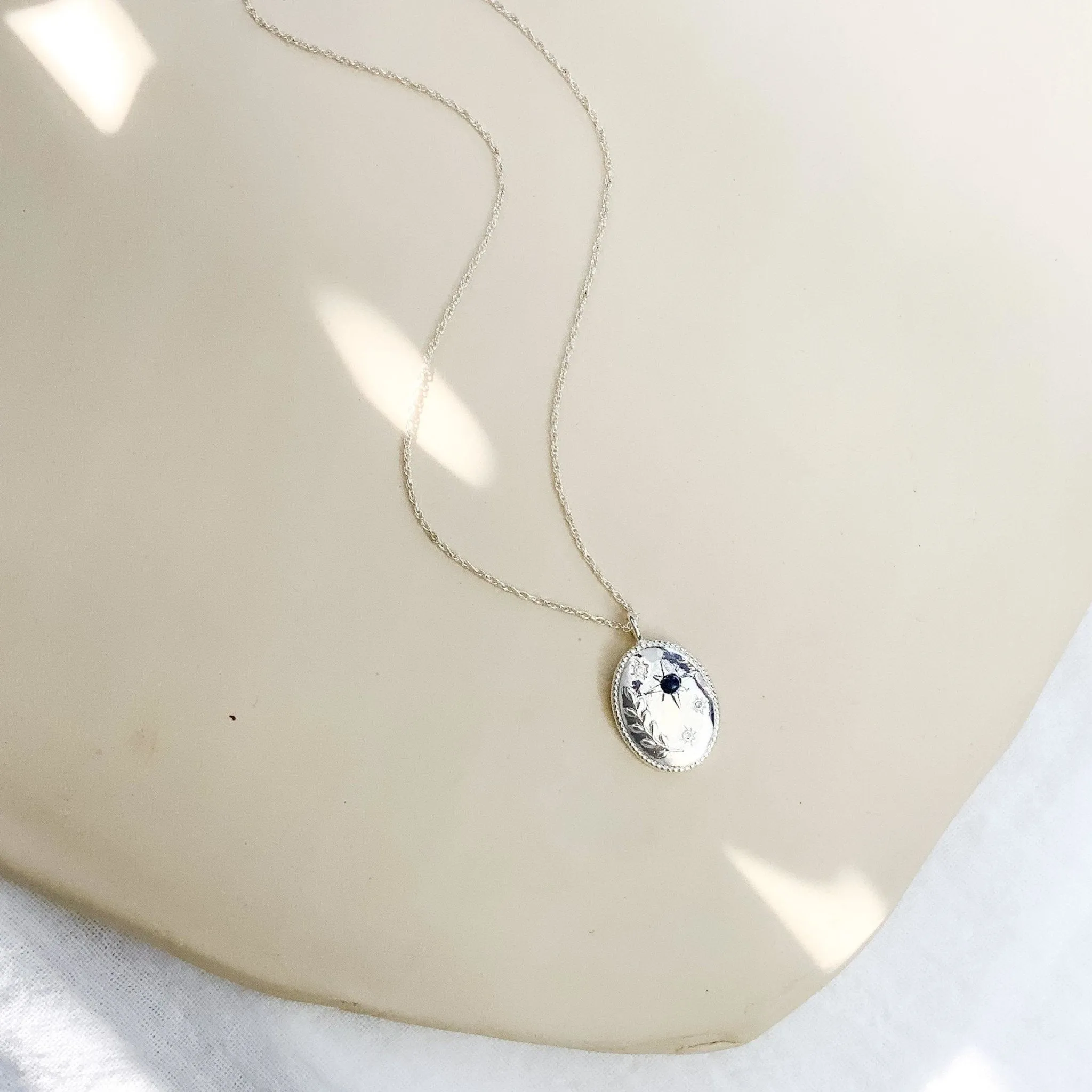 Daphne Pendant Necklace - Silver