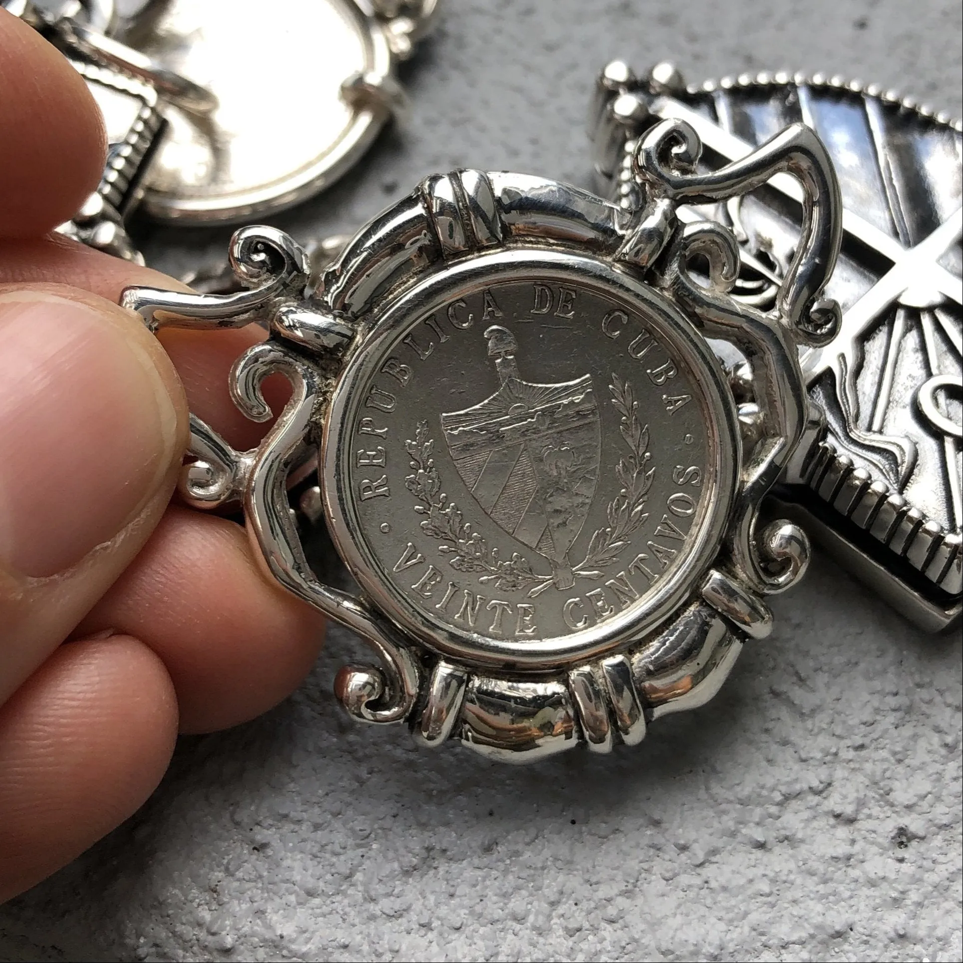 Del Campo Cuban Crest Pendant