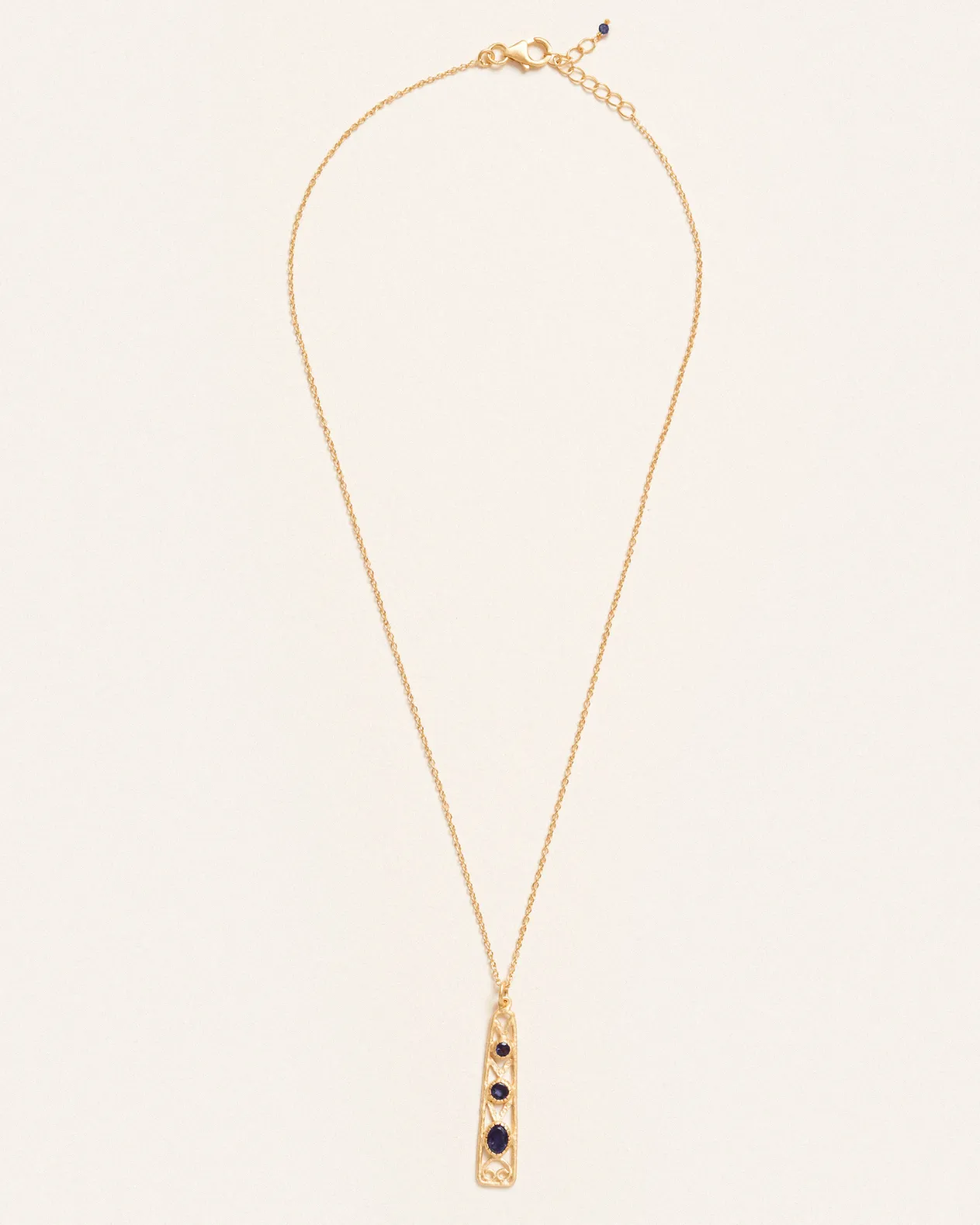 Delta pendant with iolite