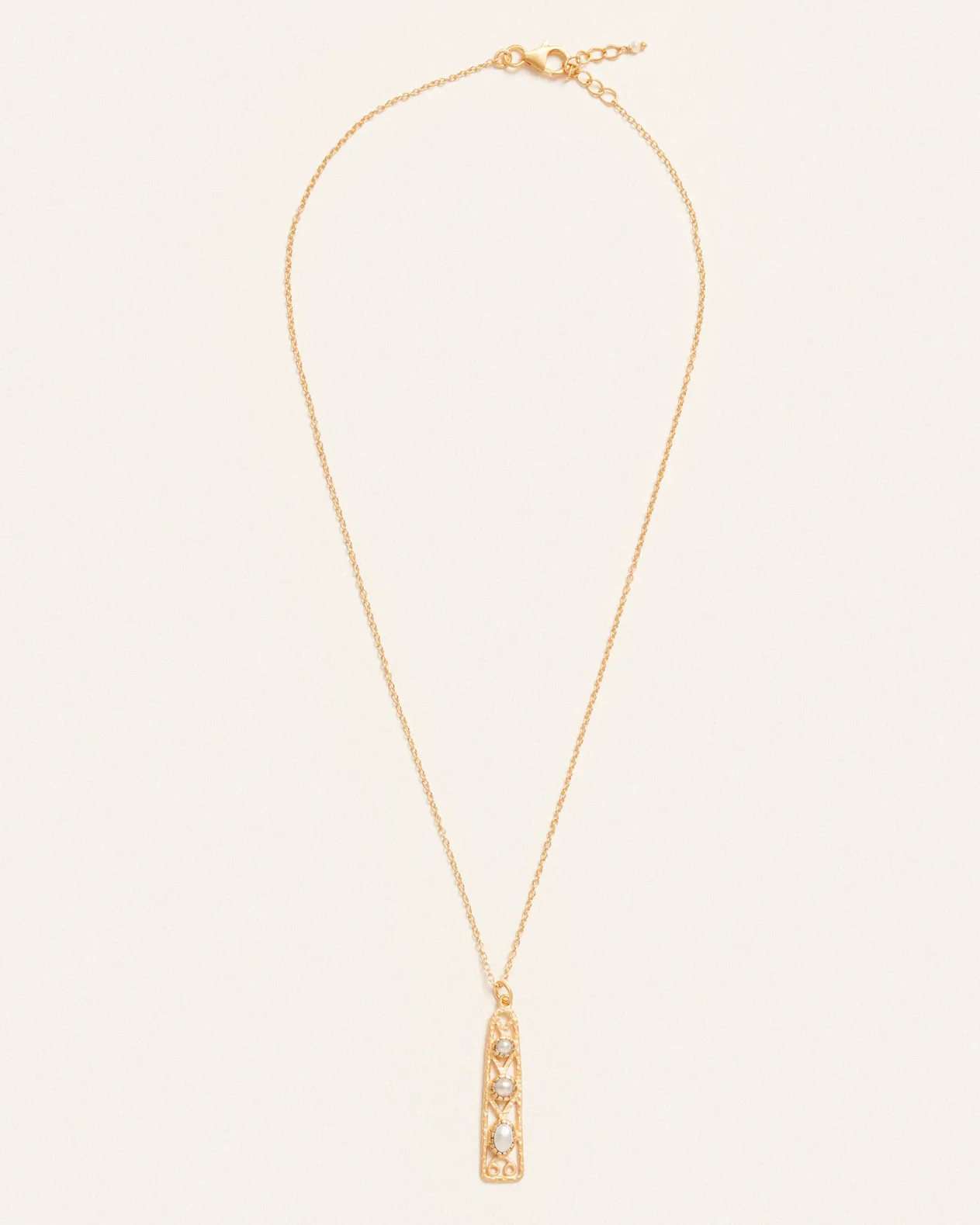 Delta pendant with pearl