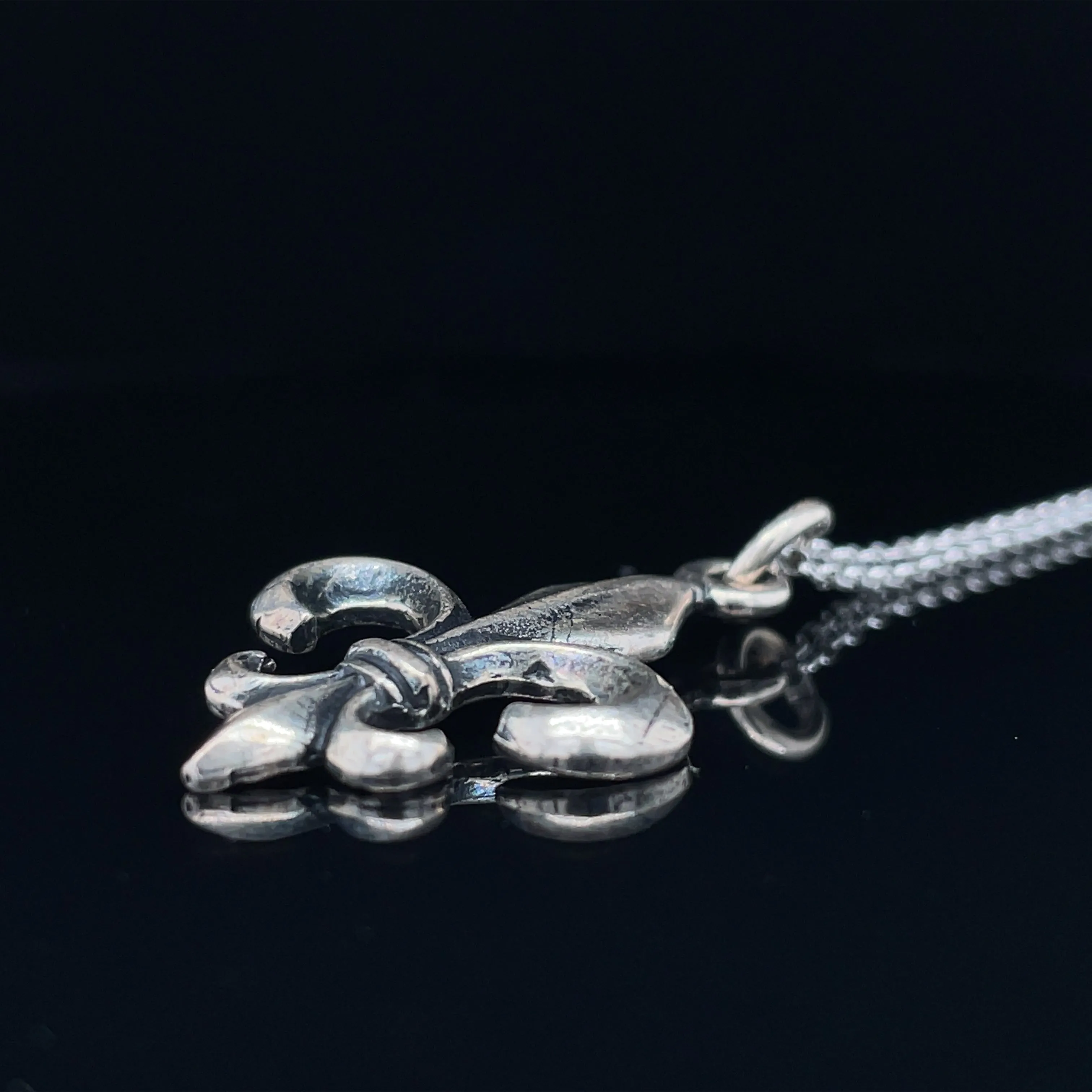 Fleur-de-lis Pendant Necklace