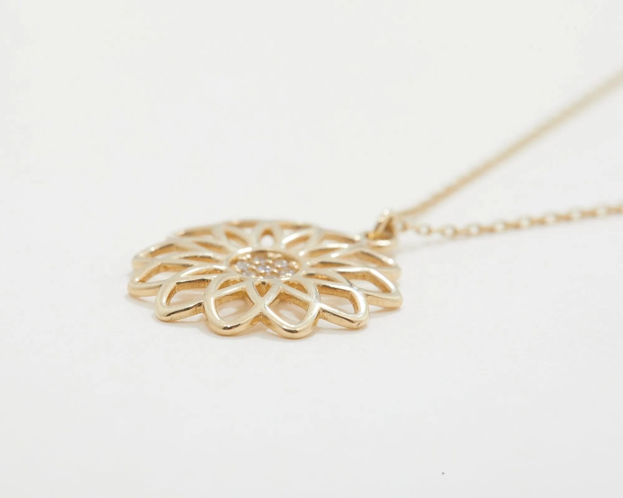 Flower Necklace - 18K Gold Vermeil