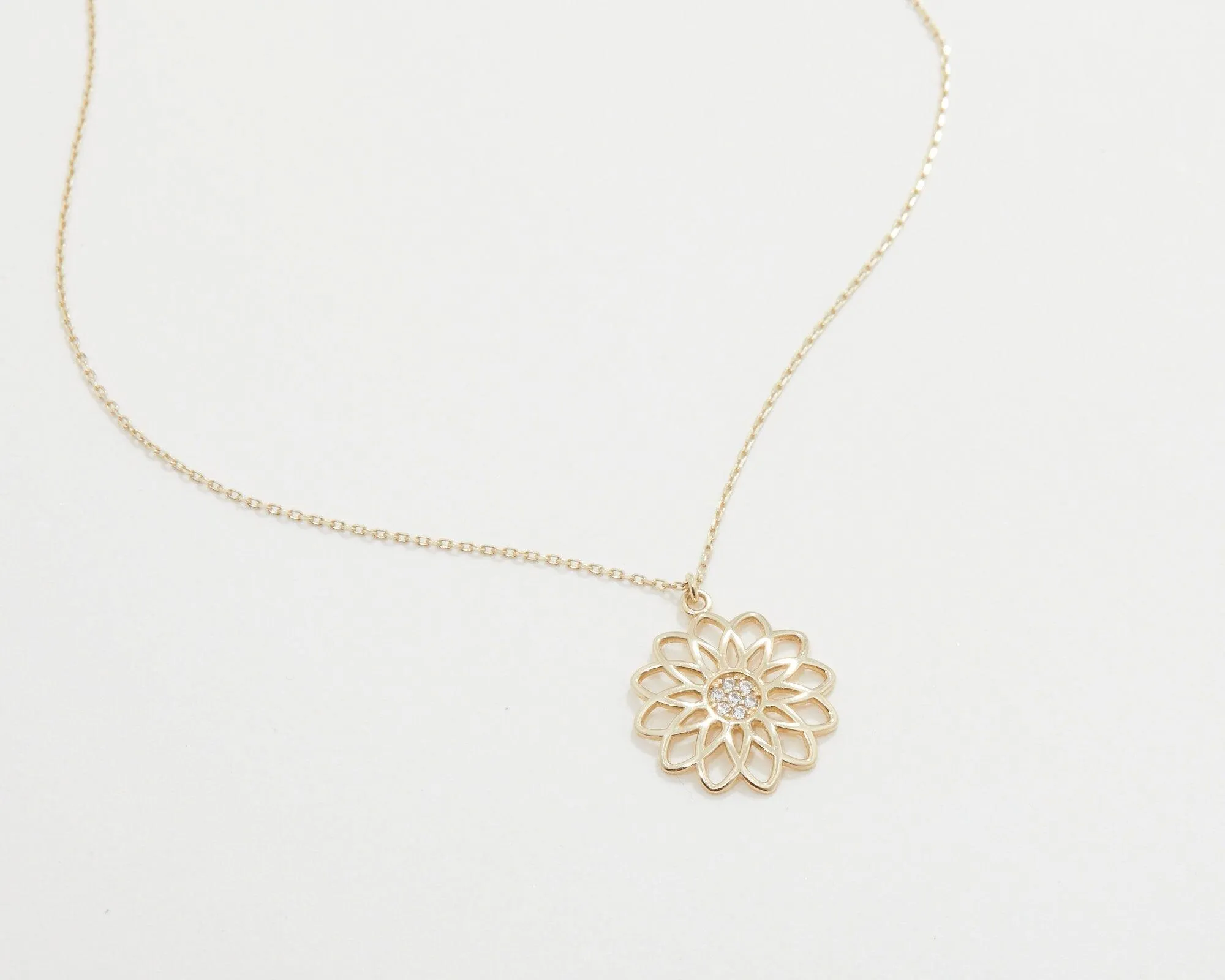 Flower Necklace - 18K Gold Vermeil