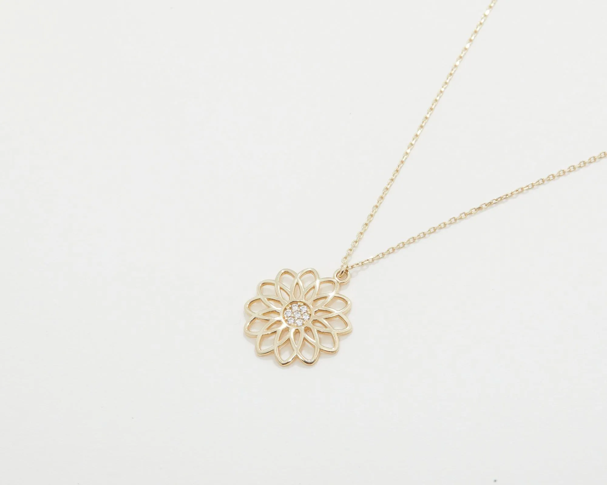 Flower Necklace - 18K Gold Vermeil