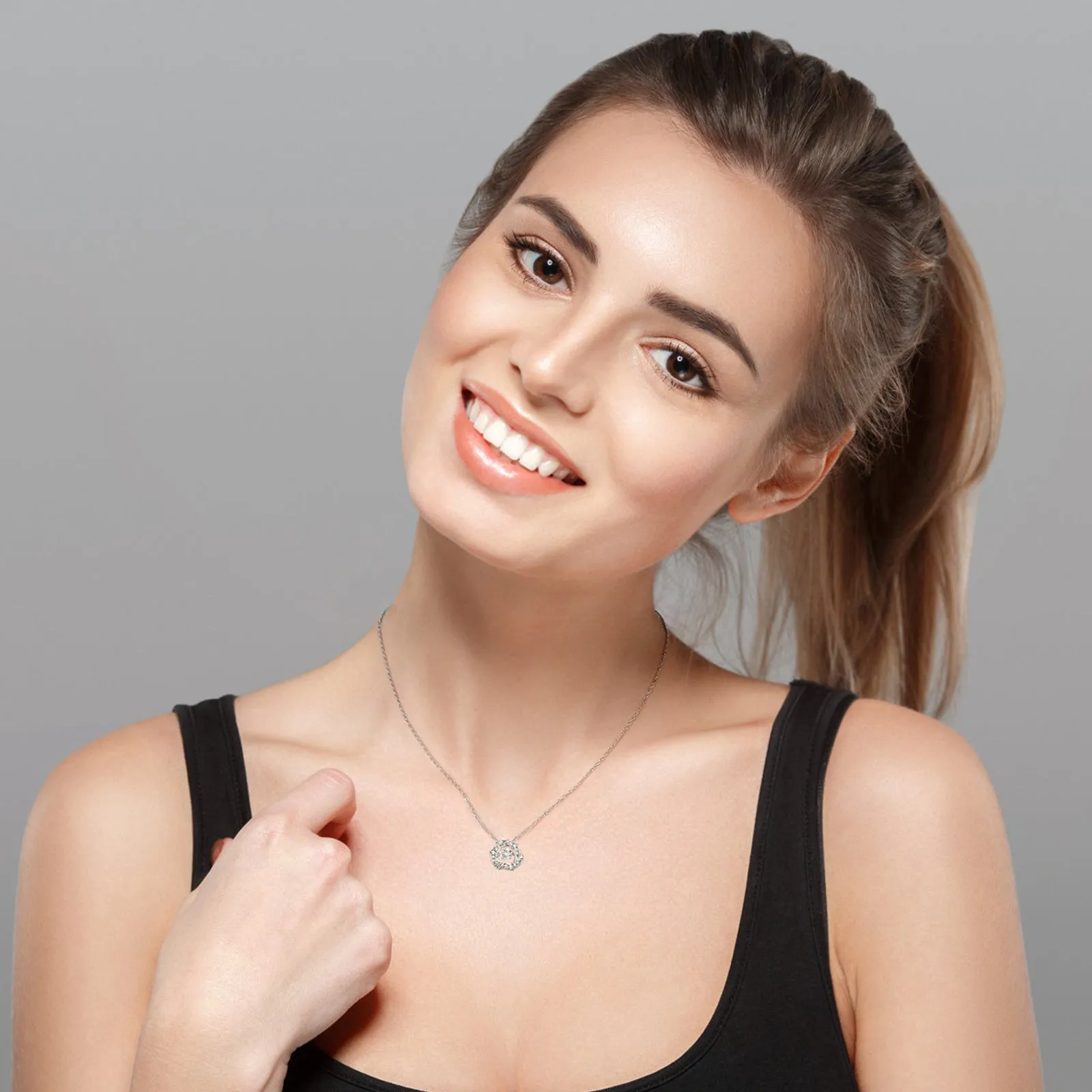 Flower Round Cut 0.5ct Dancing Moissanite Pendant Necklace
