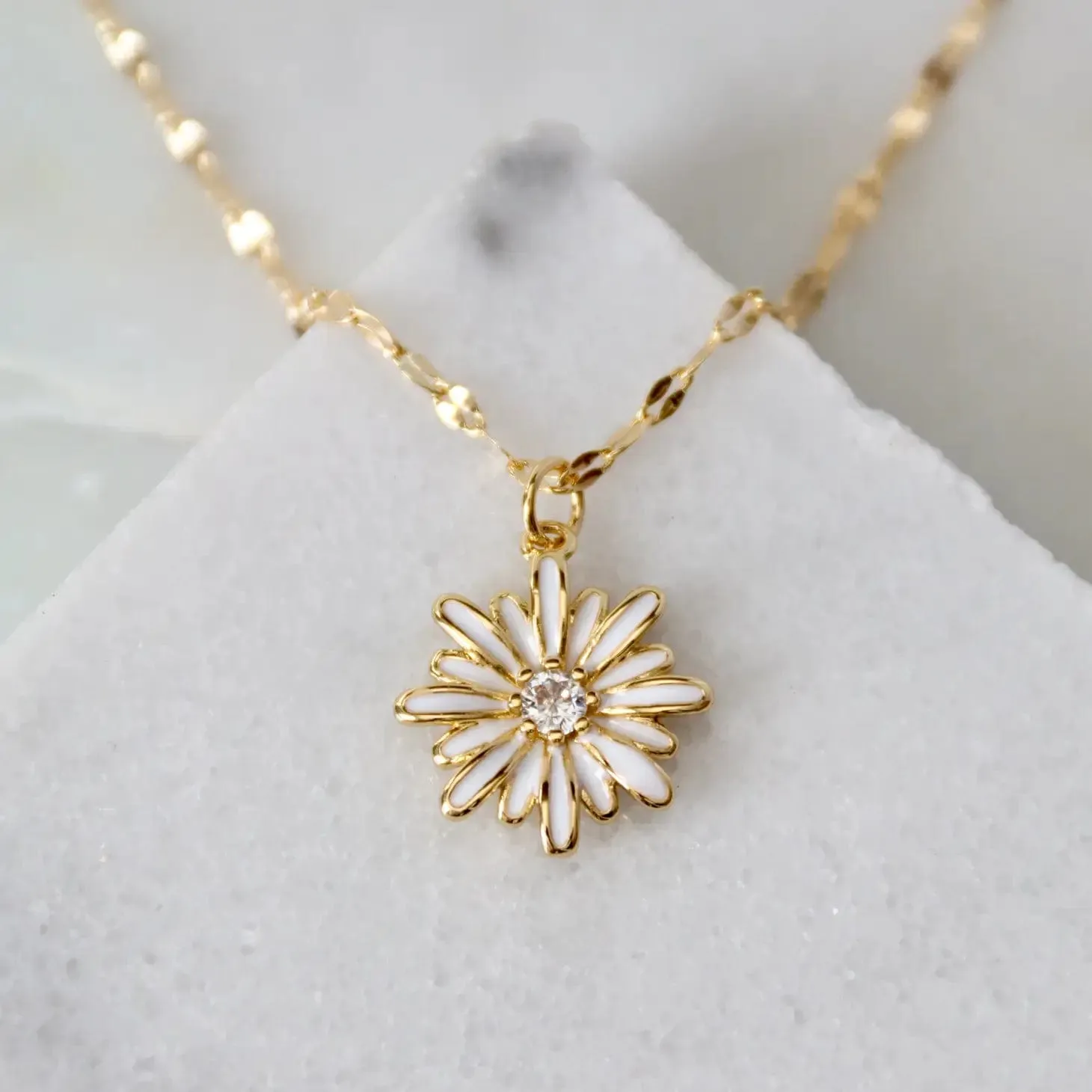 Flushing Flower Necklace
