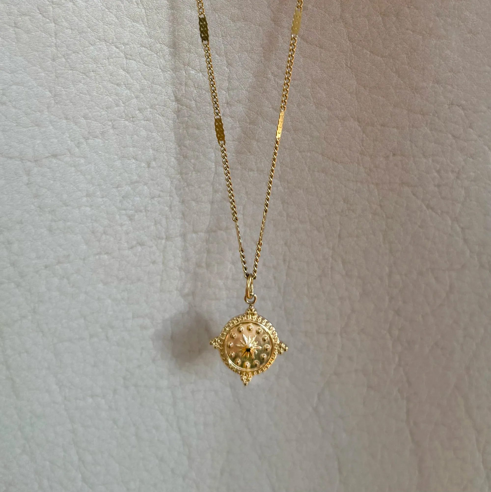 FREYA DAINTY GOLD COMPASS PENDANT NECKLACE