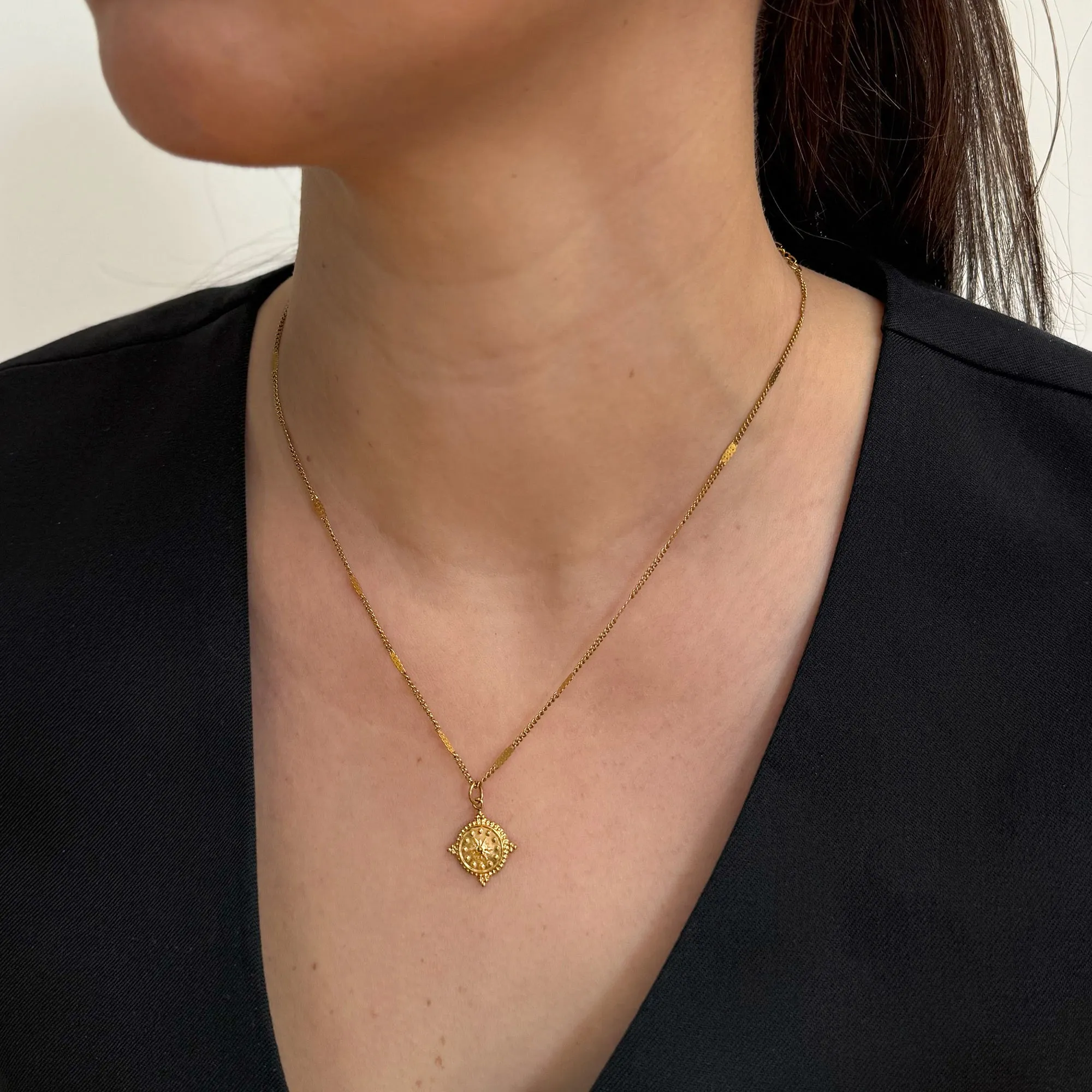 FREYA DAINTY GOLD COMPASS PENDANT NECKLACE