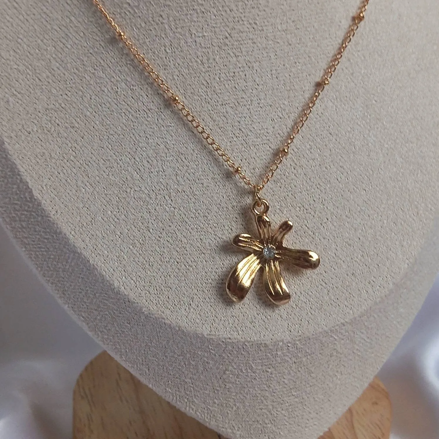 Gold Flower Charm Necklace - Retro Flower Necklaces,Gold Necklaces In The UK,Gold Jewellery In The UK,Flower Necklaces,Floral Jewellery