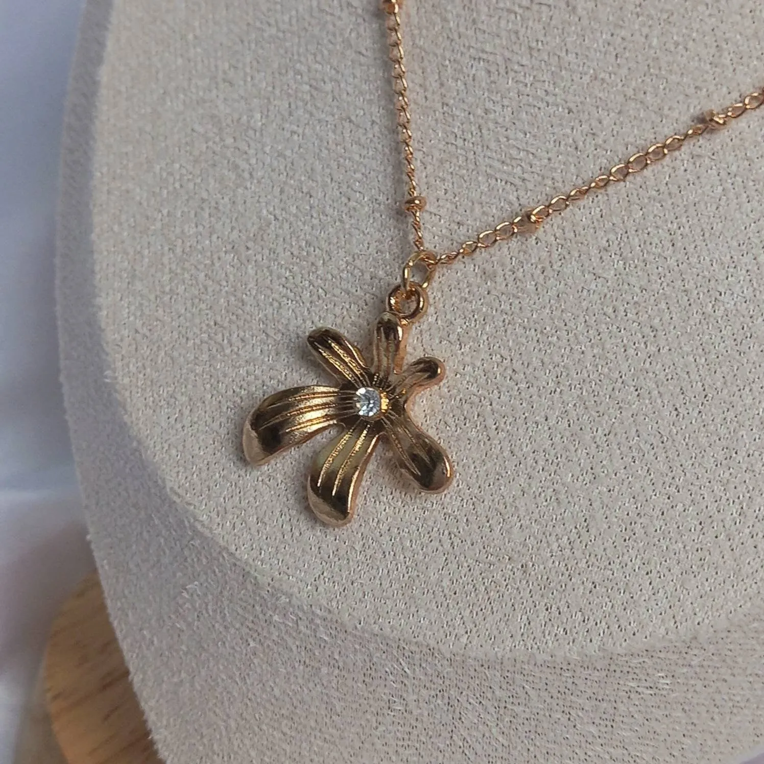 Gold Flower Charm Necklace - Retro Flower Necklaces,Gold Necklaces In The UK,Gold Jewellery In The UK,Flower Necklaces,Floral Jewellery
