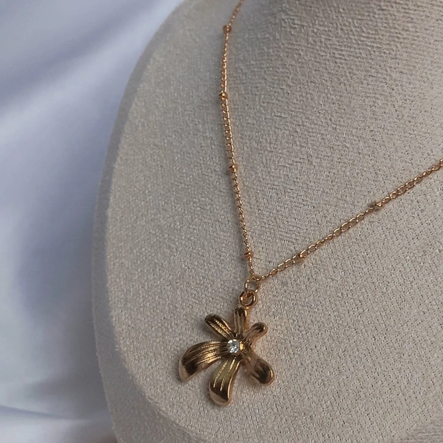 Gold Flower Charm Necklace - Retro Flower Necklaces,Gold Necklaces In The UK,Gold Jewellery In The UK,Flower Necklaces,Floral Jewellery