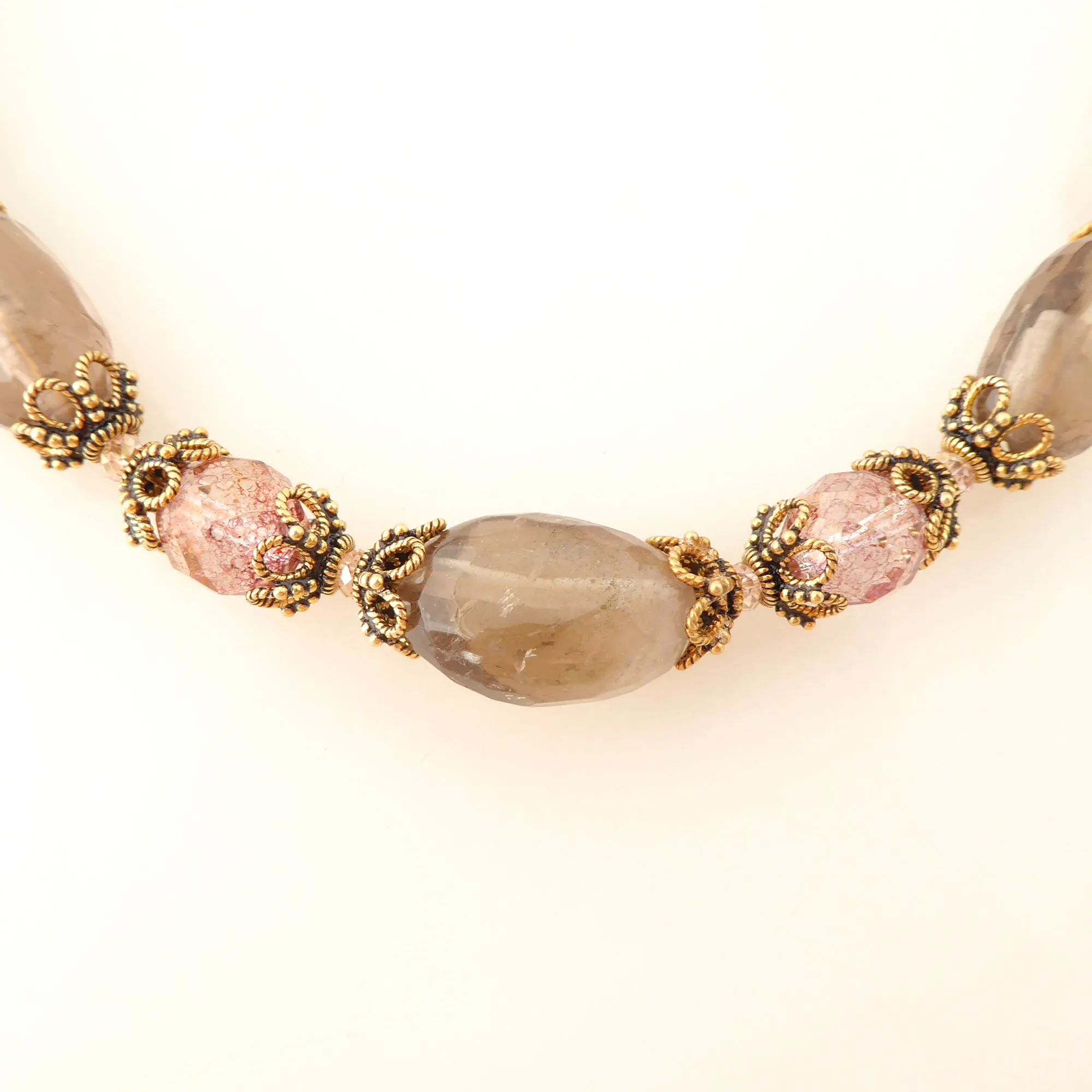 Greige quartz rococo necklace
