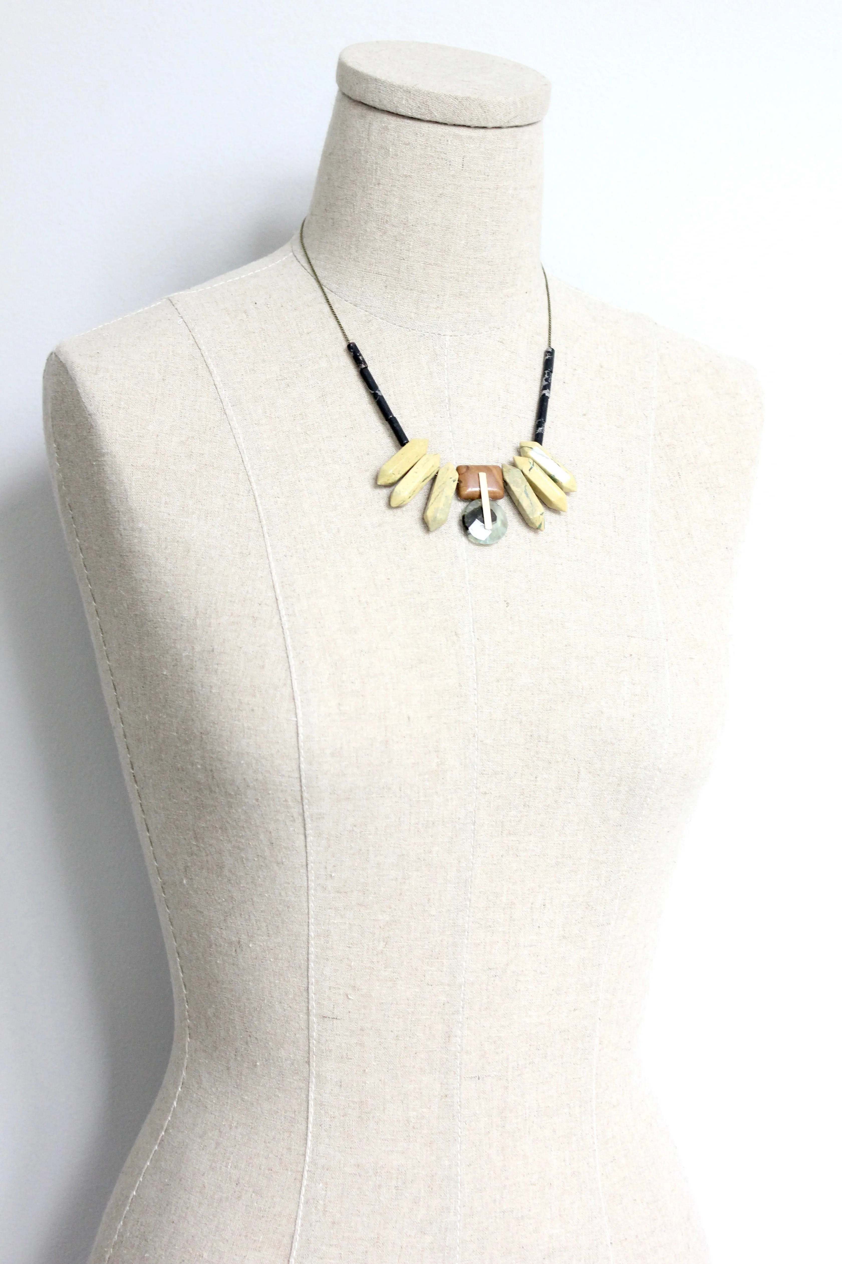 JLT618 yellow and black Artdeco necklace