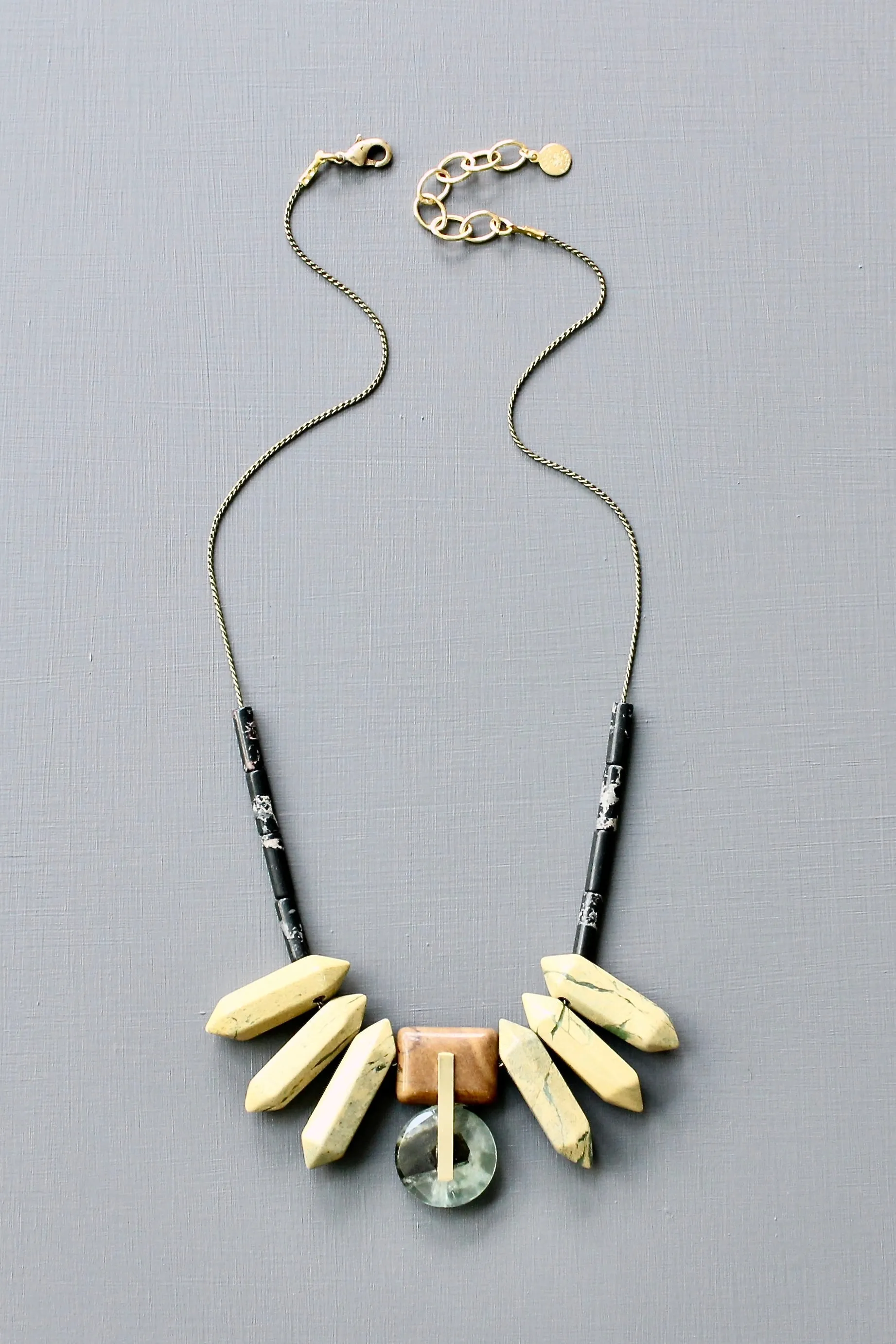 JLT618 yellow and black Artdeco necklace