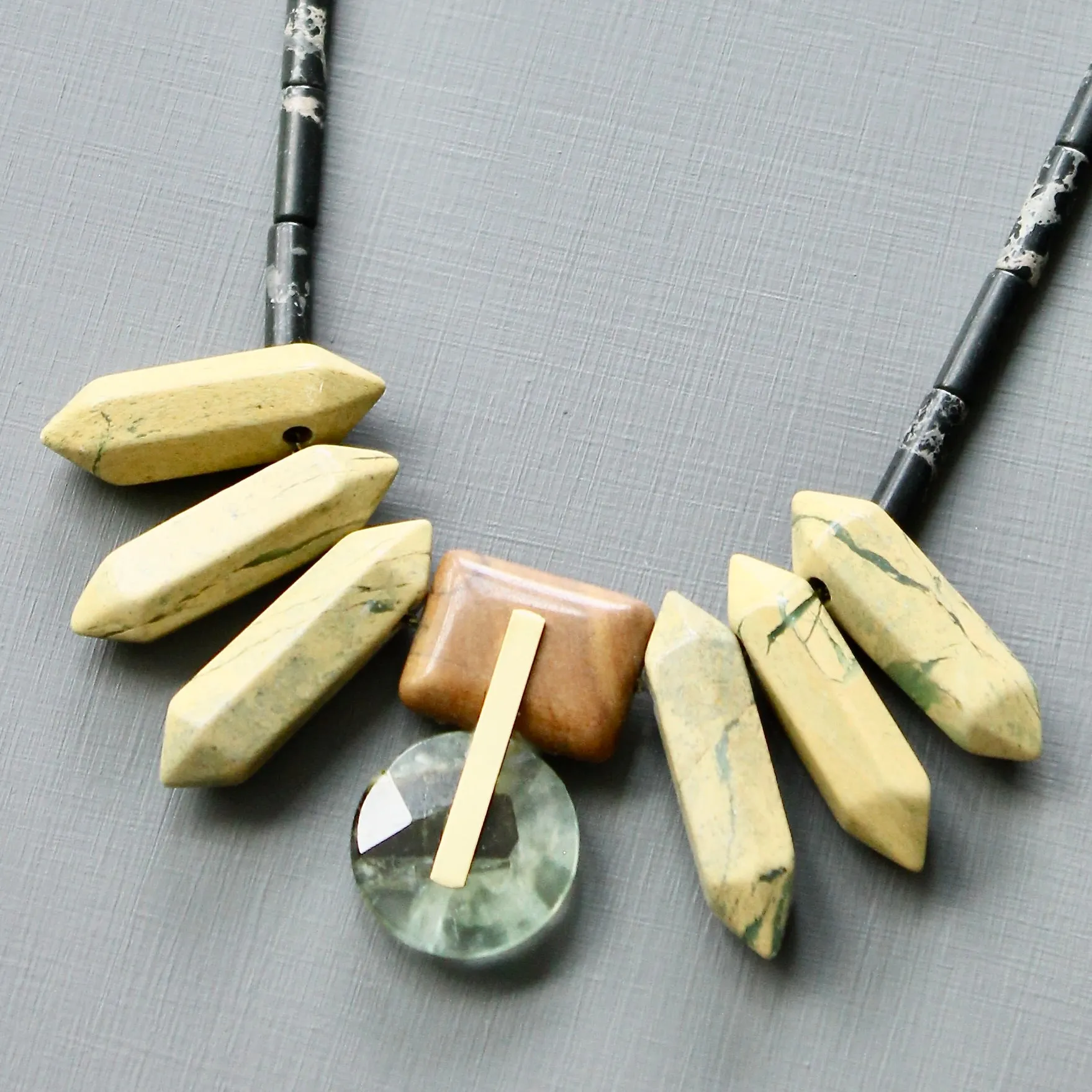 JLT618 yellow and black Artdeco necklace