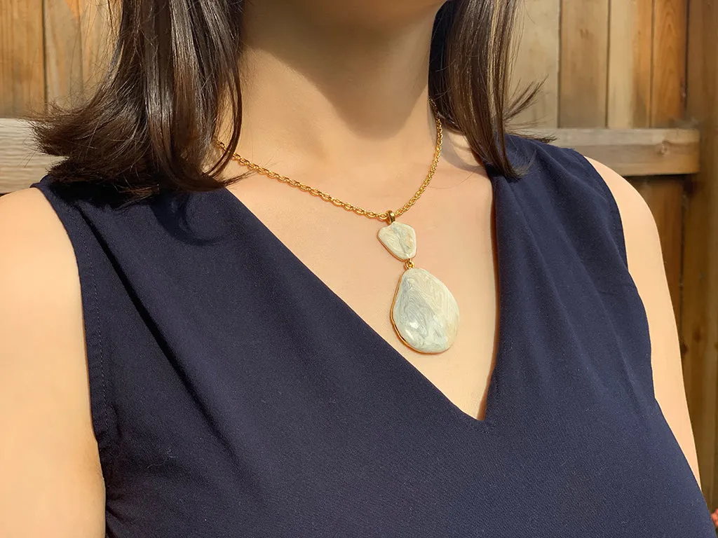 Large Teardrop Shell Necklace Beige