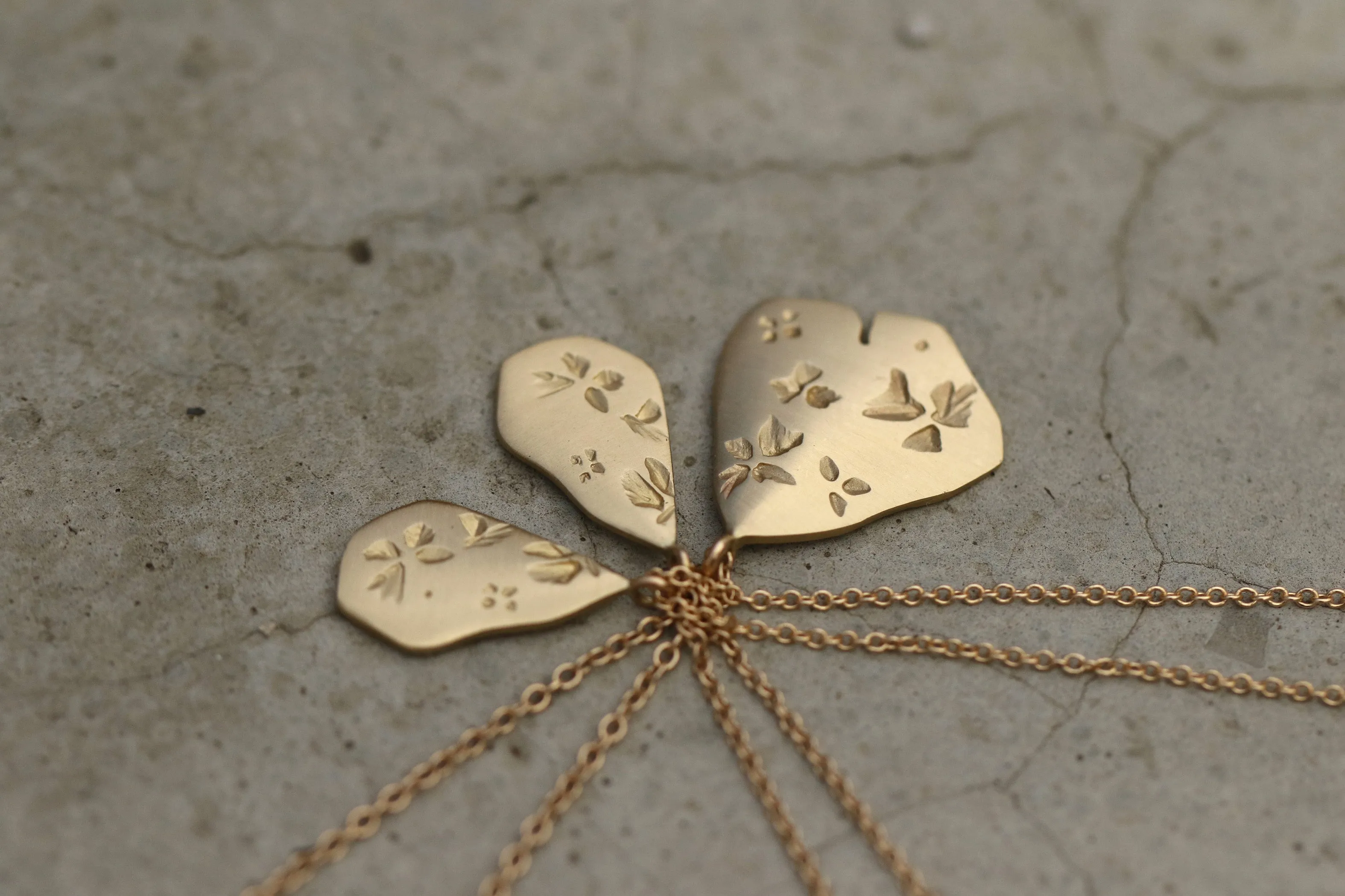 MEDIUM PETAL PENDANT