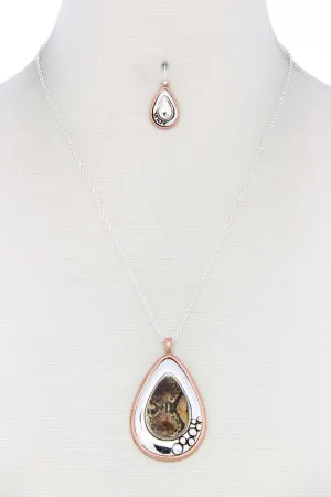 Metal Teardrop Shape Pendant Necklace