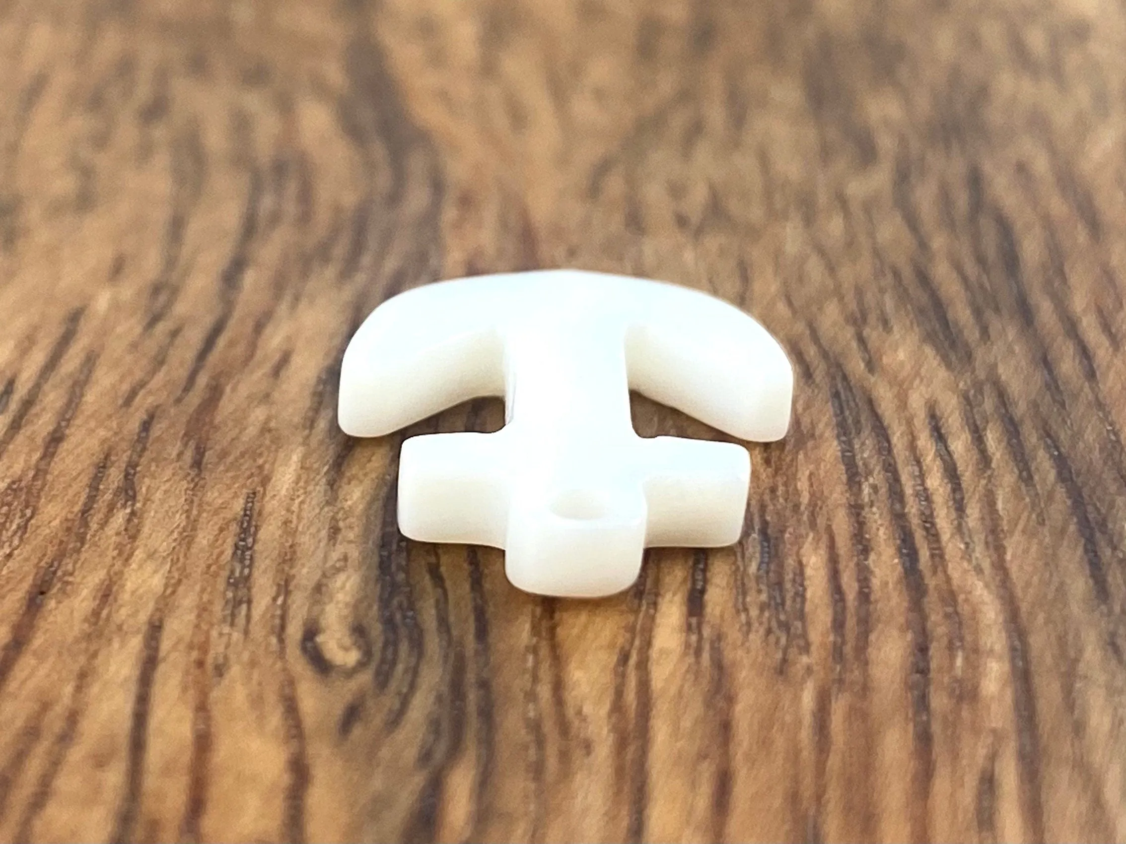 Mother Of Pearl White Anchor Shell, Sku#M405
