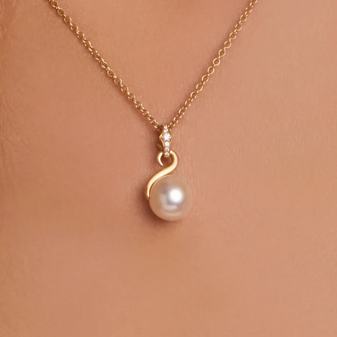 Pearl drop pendant