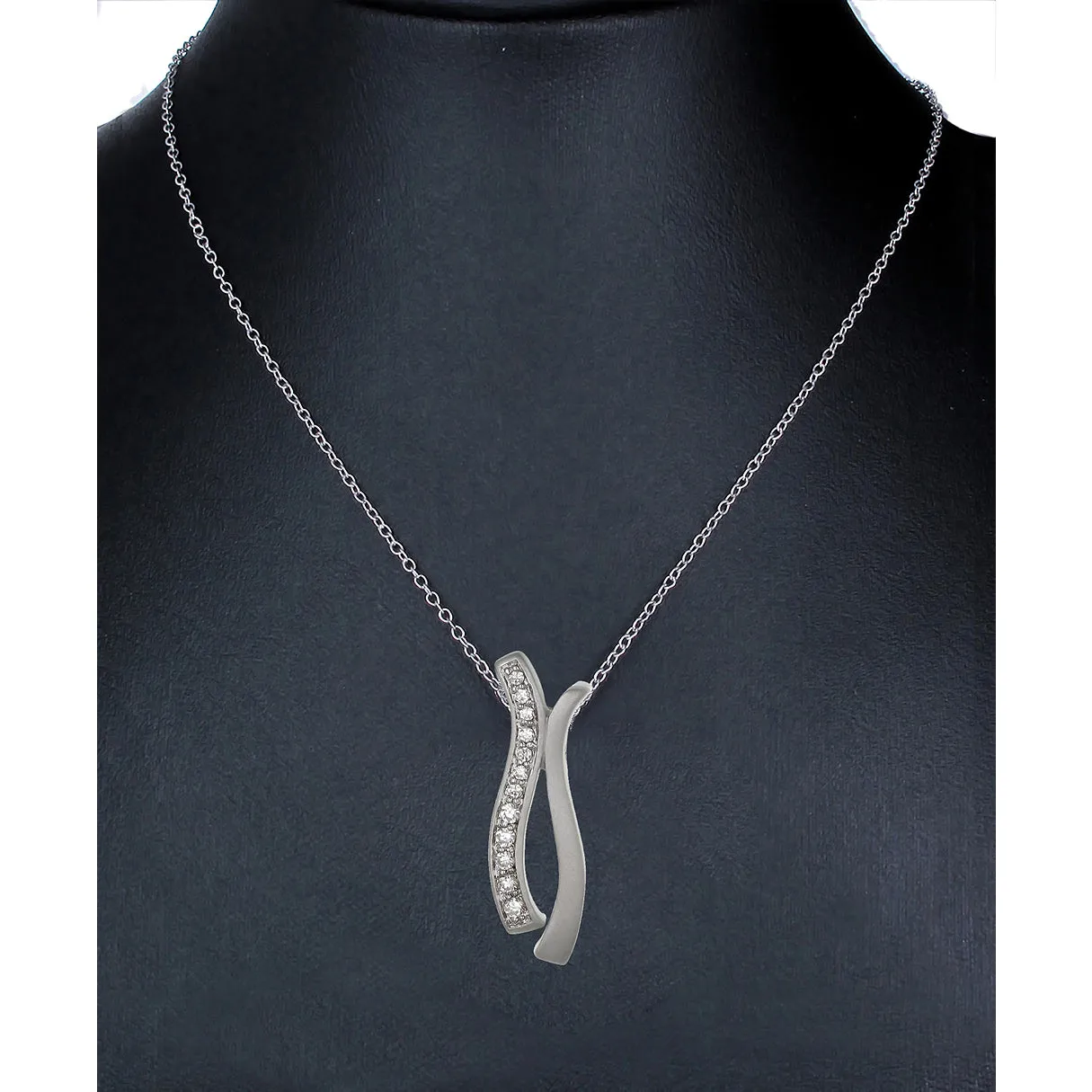 Pendant Necklace, Fashion Pendant Necklace for Women in.Brass with 18 Inch Chain