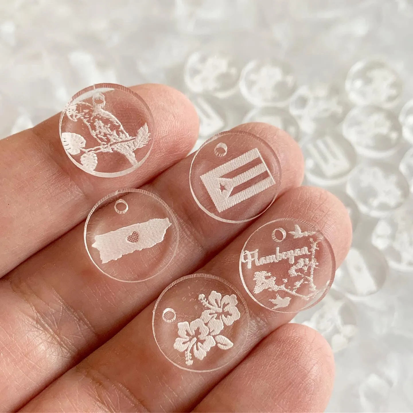 Puerto Rican symbols - 10 pieces, 15mm / Símbolos de Puerto Rico - 10 piezas, 15mm