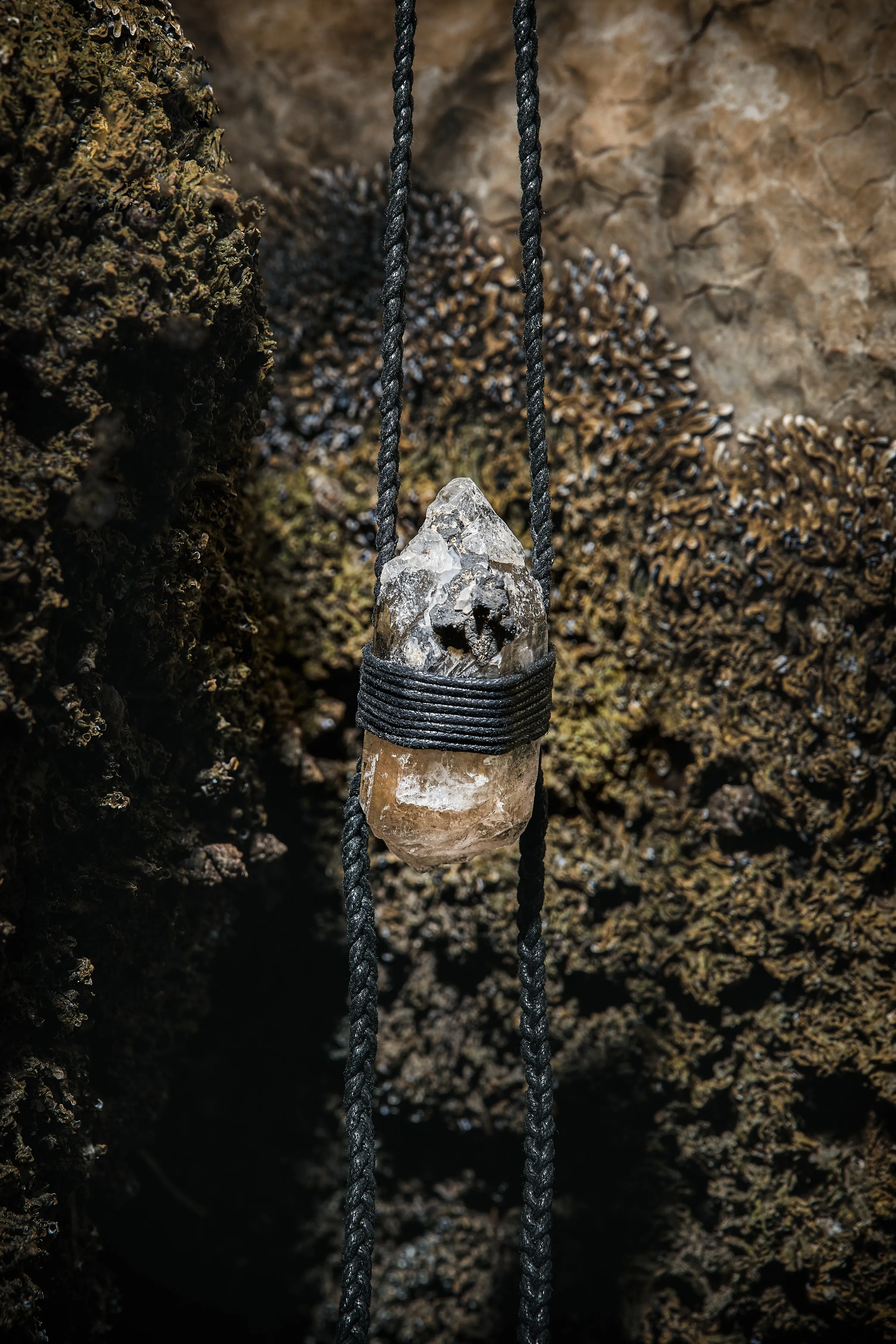 Quartz - Black Braided Rope