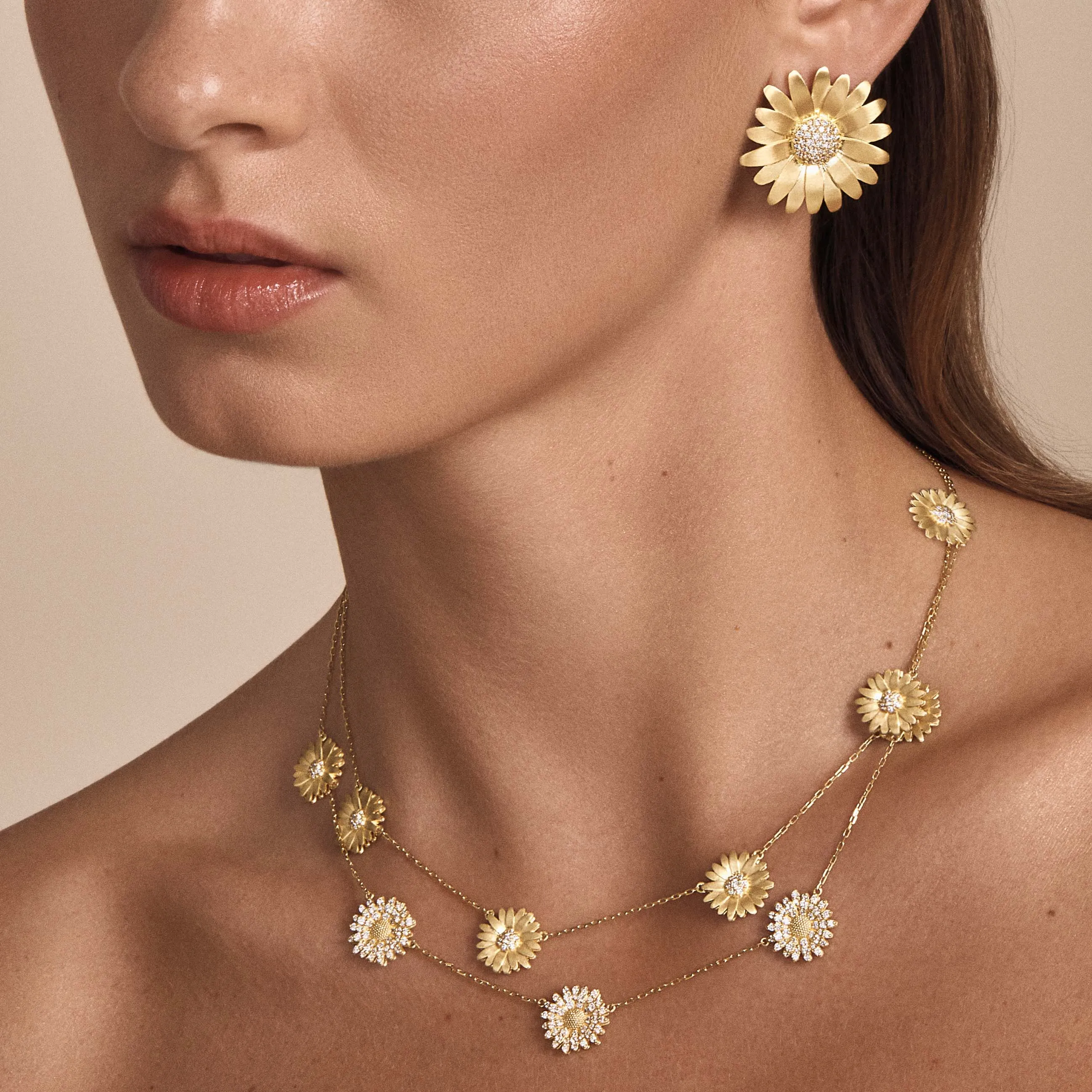 Small Daisy Station Necklace with Diamonds