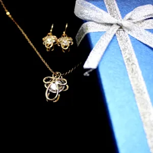 Special Flower Patten Crystal Necklace Christmas Gift Ideas For Women