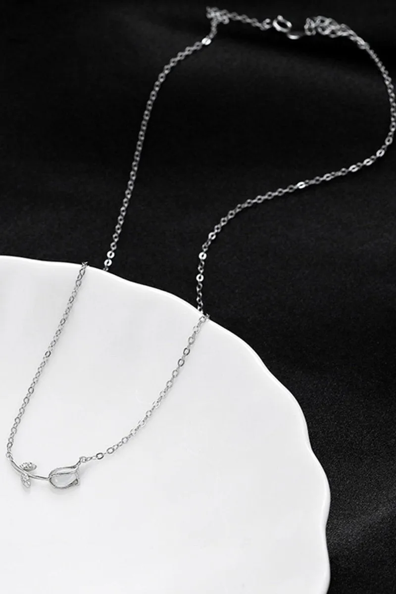 Tulip Pendant Clavicle Necklace
