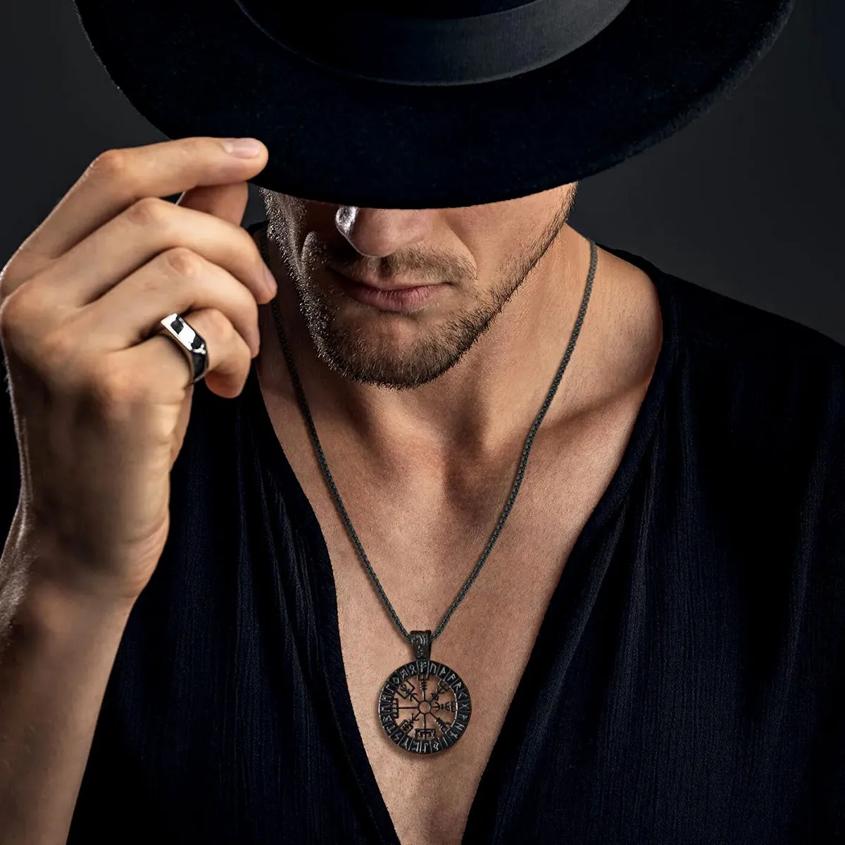 Viking - Viking Compass Necklaces for Men, Stainless Steel Viking - Hollow Sailing Guide Pendant with Box Chain, Nordic Vegvisir Rune Amulet