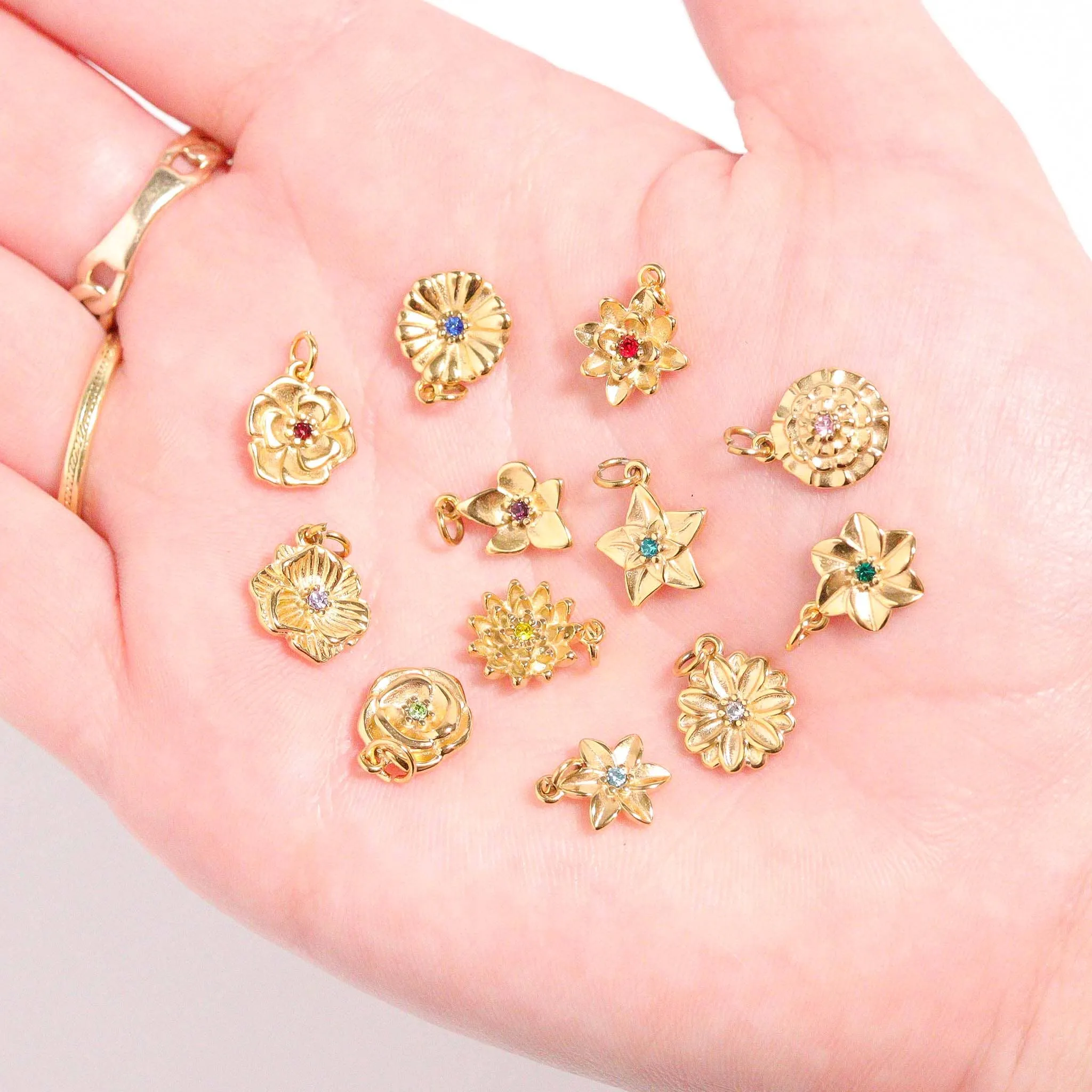 WJW - 18K Gold PVD Stainless Steel Vertical 3D Birth Flower Charm