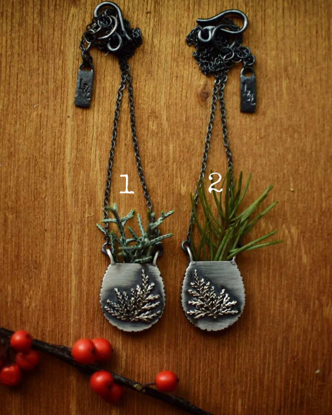 XFern Vase Necklace