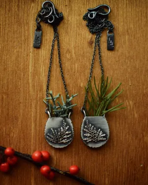 XFern Vase Necklace